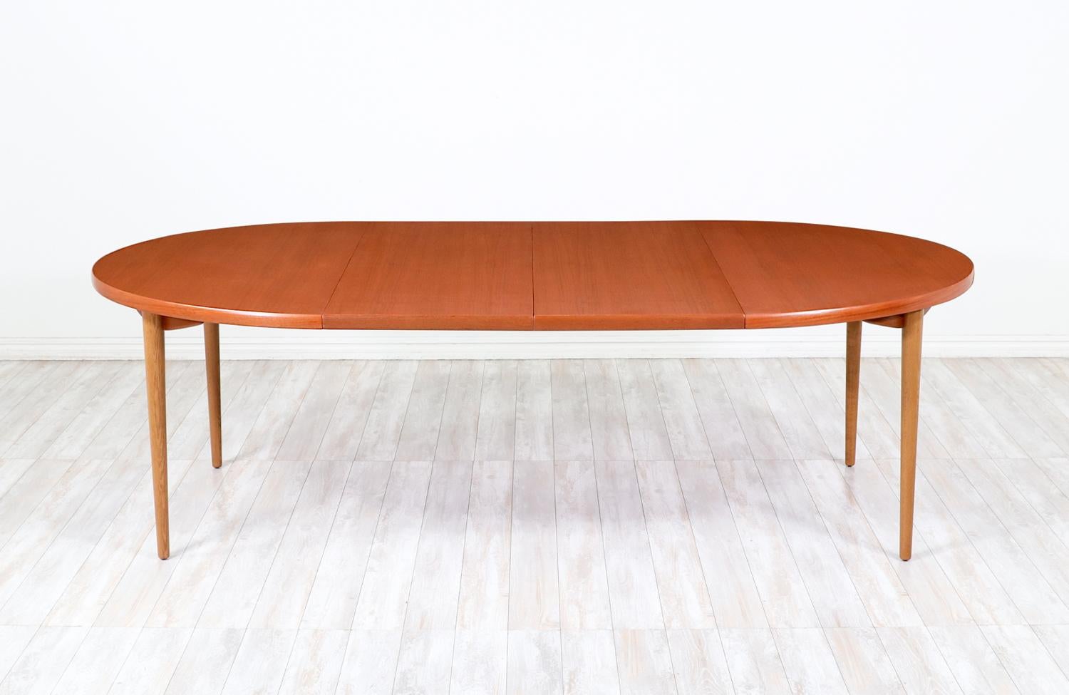 Expertly Restored - Danish.Modern Expanding Oval Teak & Oak Dining Table In Excellent Condition For Sale In Los Angeles, CA