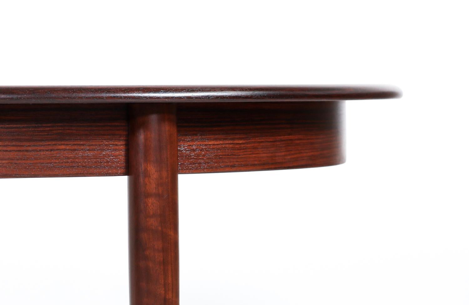 Danish Modern Expanding Rosewood Dining Table by Gudme Møbelfabrik In Excellent Condition In Los Angeles, CA