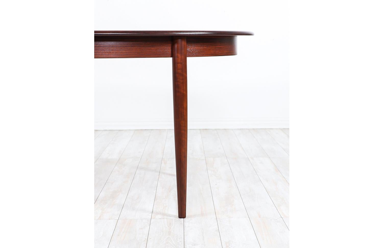 Danish Modern Expanding Rosewood Dining Table by Gudme Møbelfabrik 1