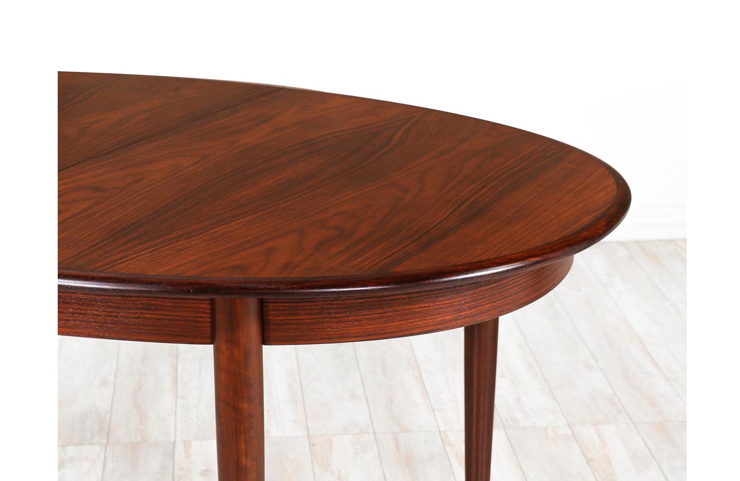 Danish Modern Expanding Rosewood Dining Table by Gudme Møbelfabrik 2