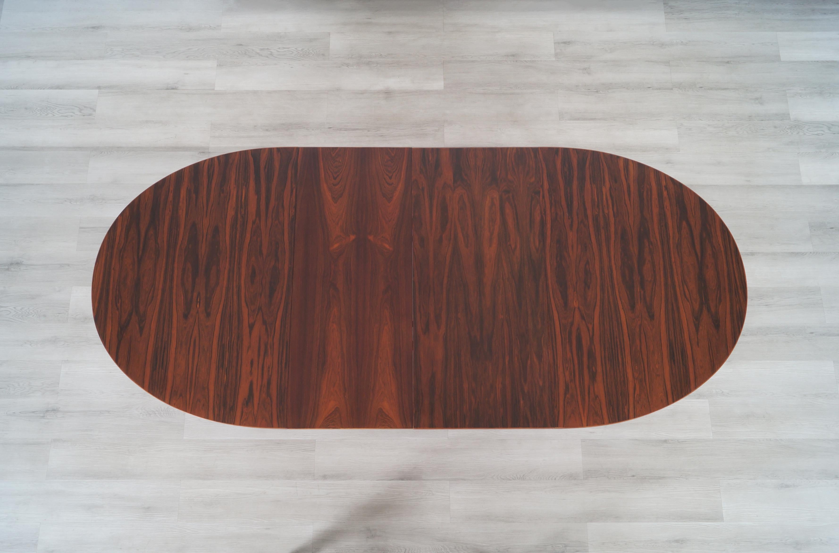 Danish Modern Expanding Rosewood Dining Table by Moreddi 4