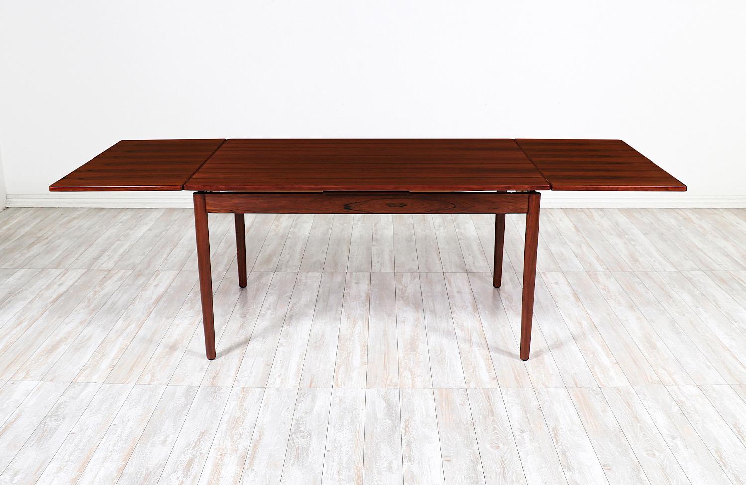 Danish Modern Expanding Rosewood Dining Table with Draw-Leaves In Excellent Condition In Los Angeles, CA