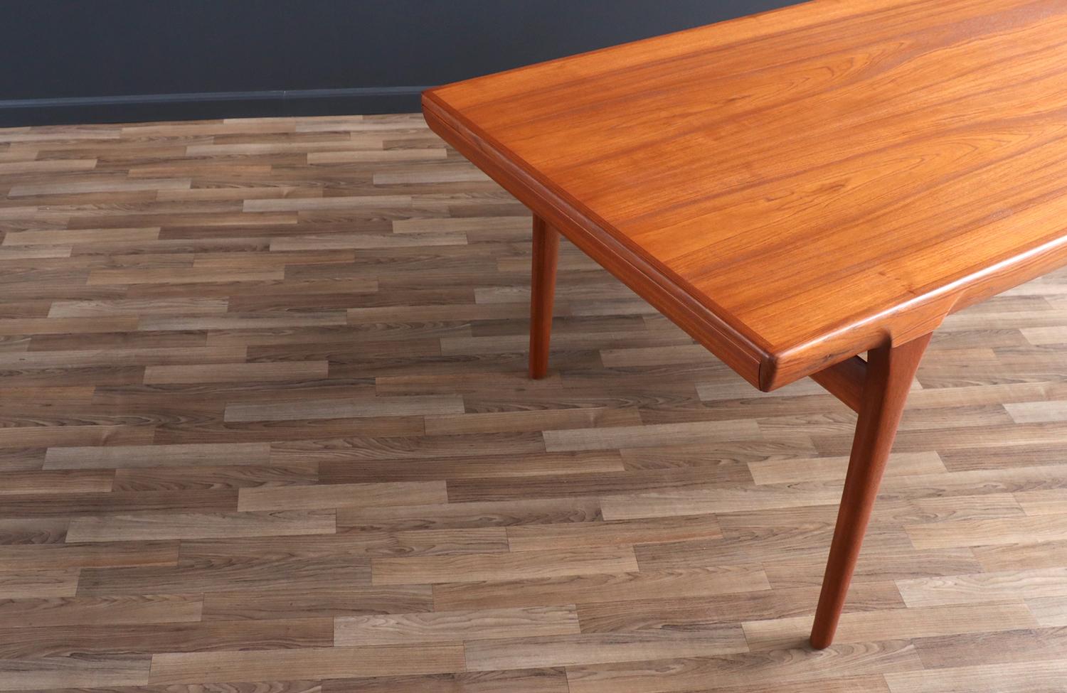 Table de salle à manger danoise moderne extensible en teck de Faarup Mobelfabrik en vente 3