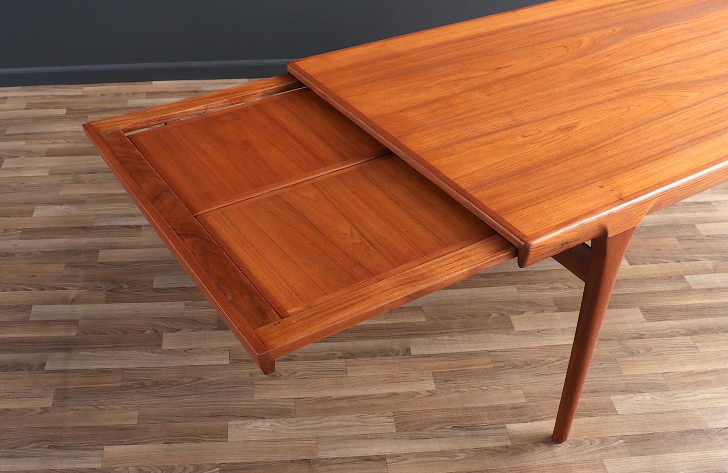 Table de salle à manger danoise moderne extensible en teck de Faarup Mobelfabrik en vente 4