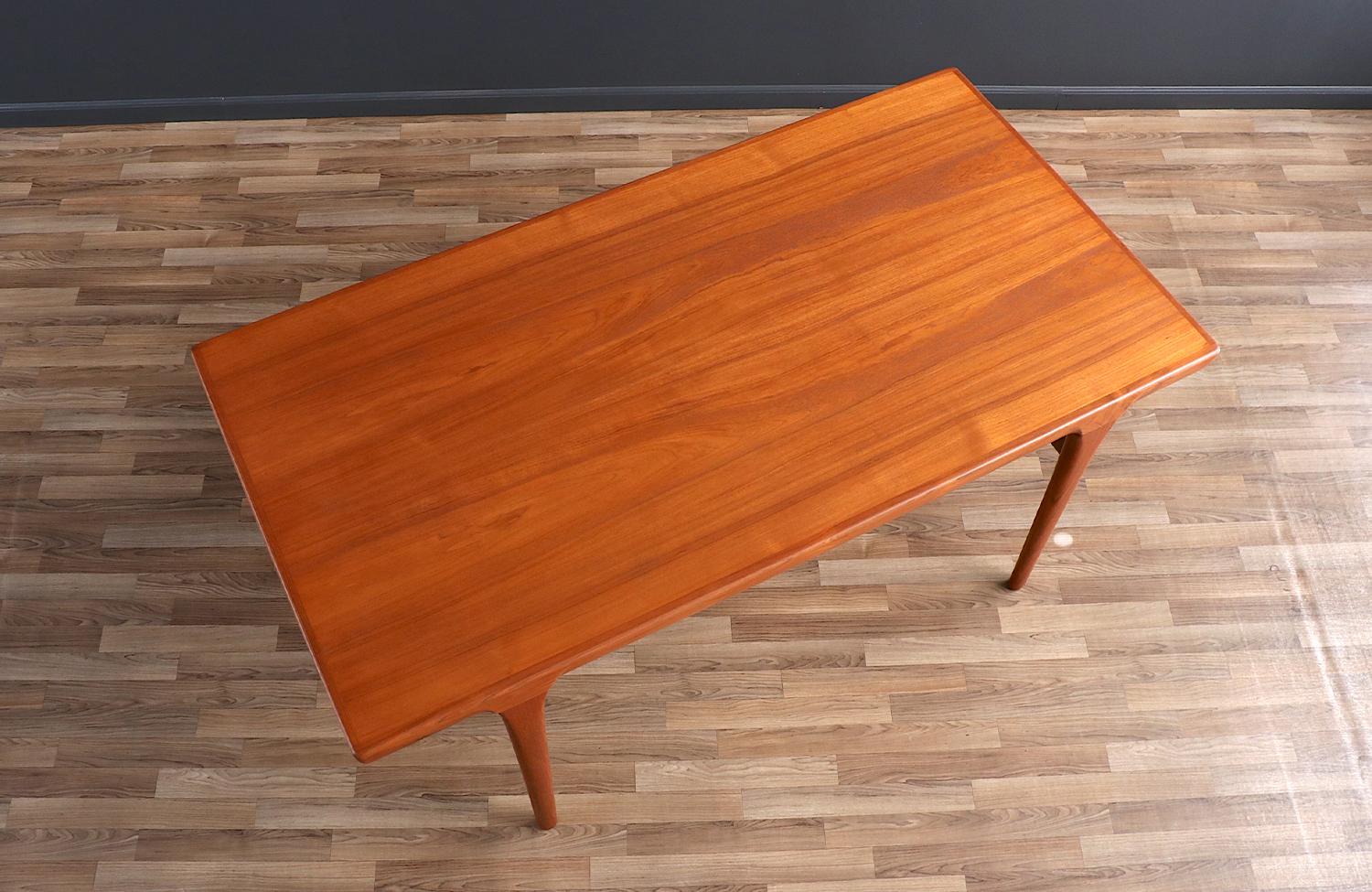 Table de salle à manger danoise moderne extensible en teck de Faarup Mobelfabrik en vente 5