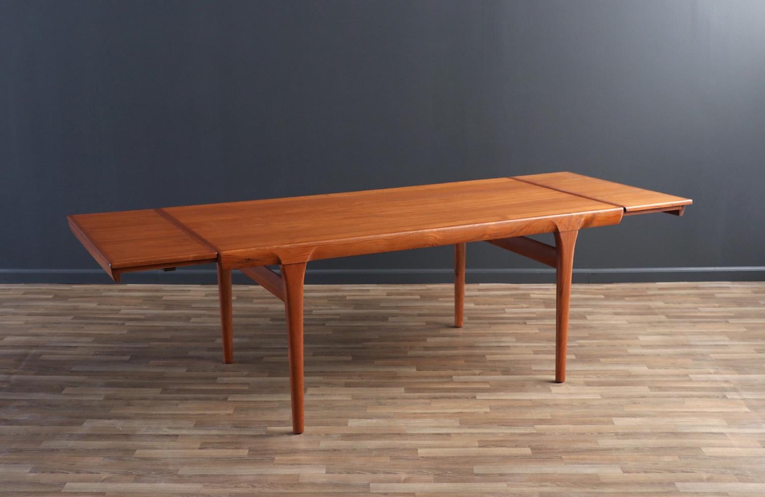 Danois Table de salle à manger danoise moderne extensible en teck de Faarup Mobelfabrik en vente