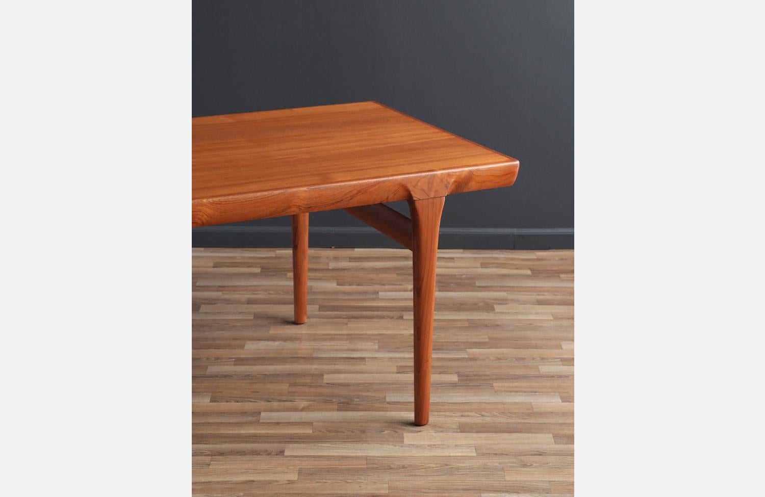 Milieu du XXe siècle Table de salle à manger danoise moderne extensible en teck de Faarup Mobelfabrik en vente