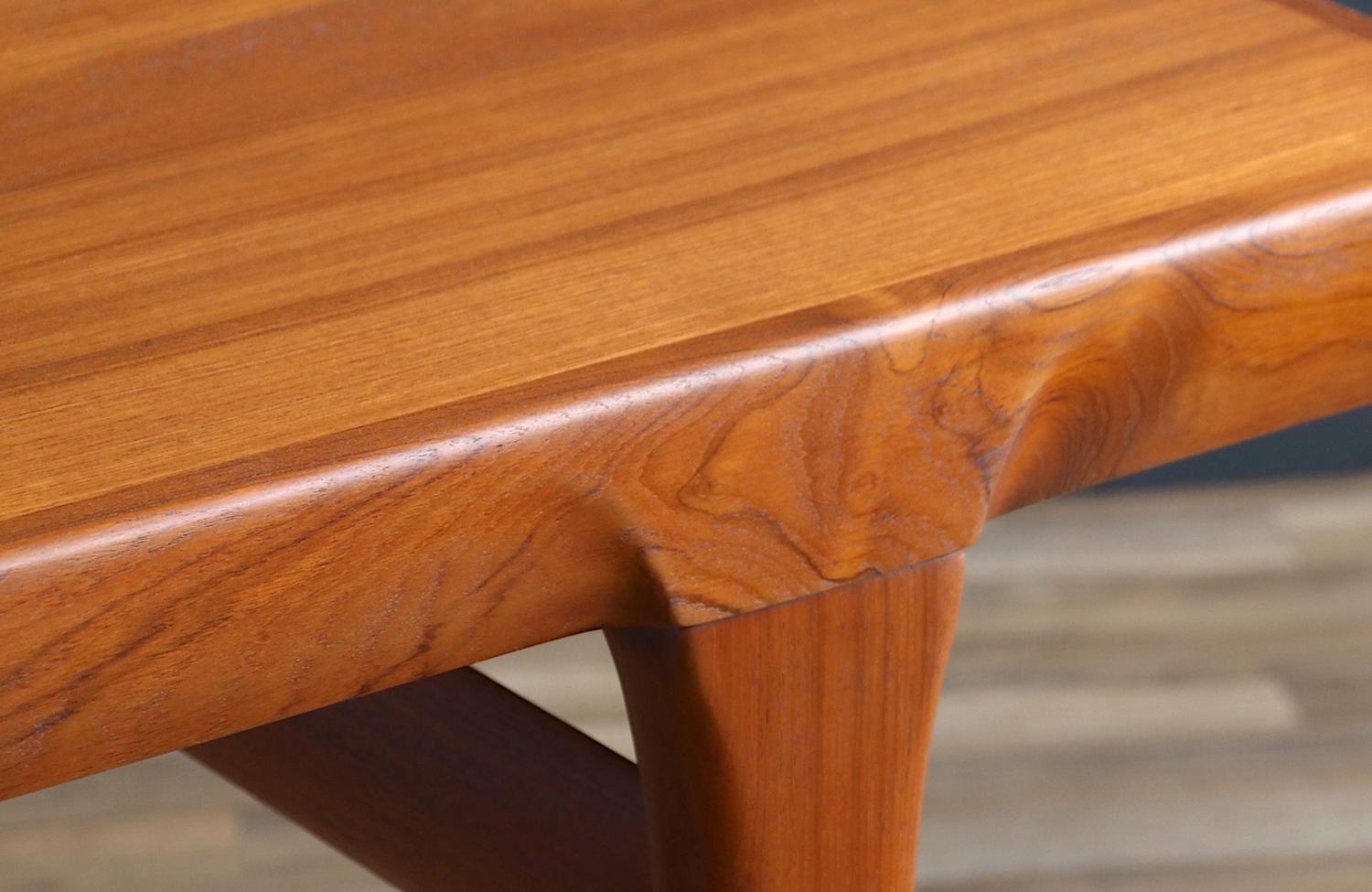 Table de salle à manger danoise moderne extensible en teck de Faarup Mobelfabrik en vente 1