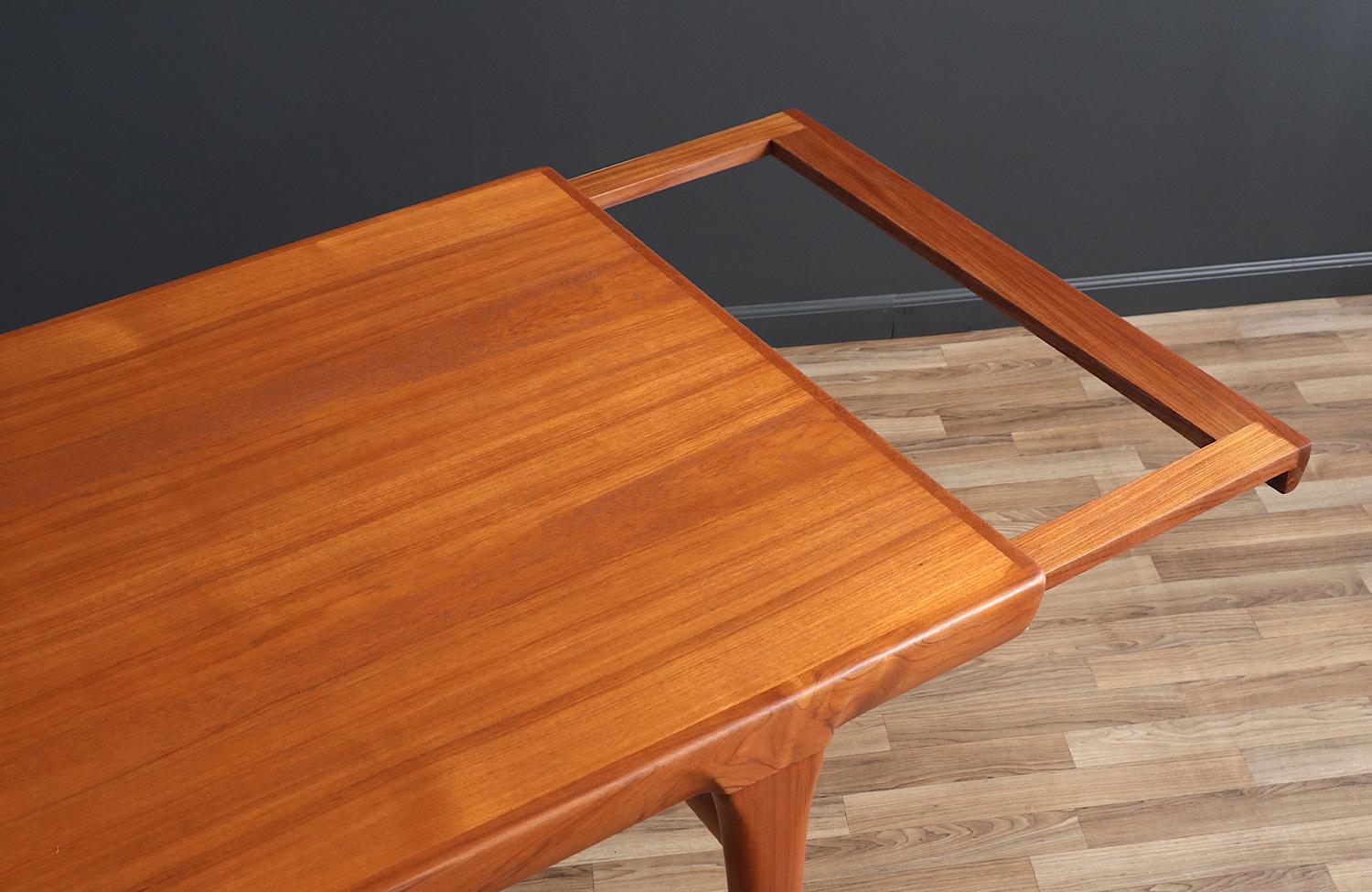Table de salle à manger danoise moderne extensible en teck de Faarup Mobelfabrik en vente 2