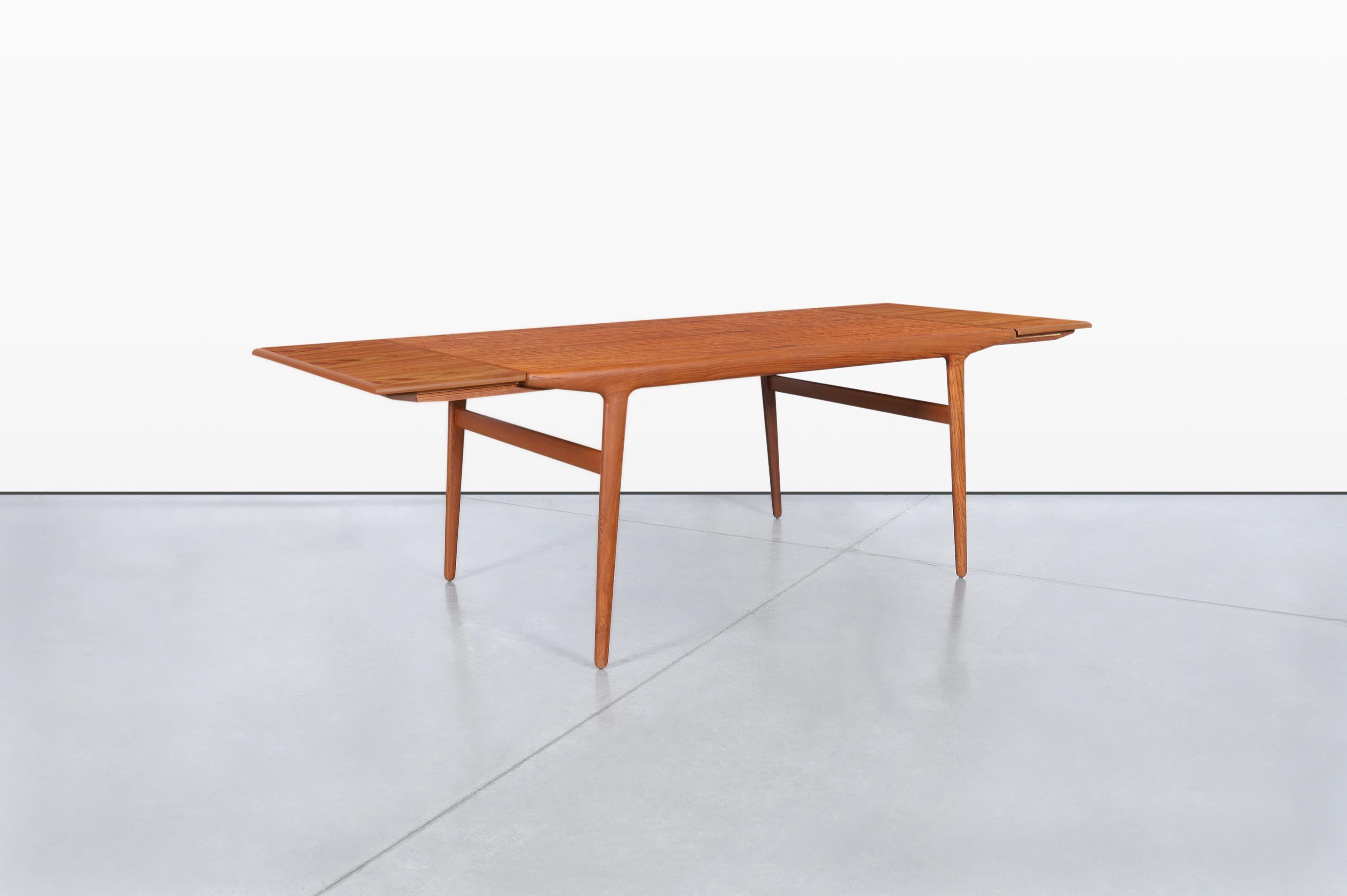 Danese Tavolo da pranzo moderno danese espandibile in teak di Niels Otto Moller in vendita