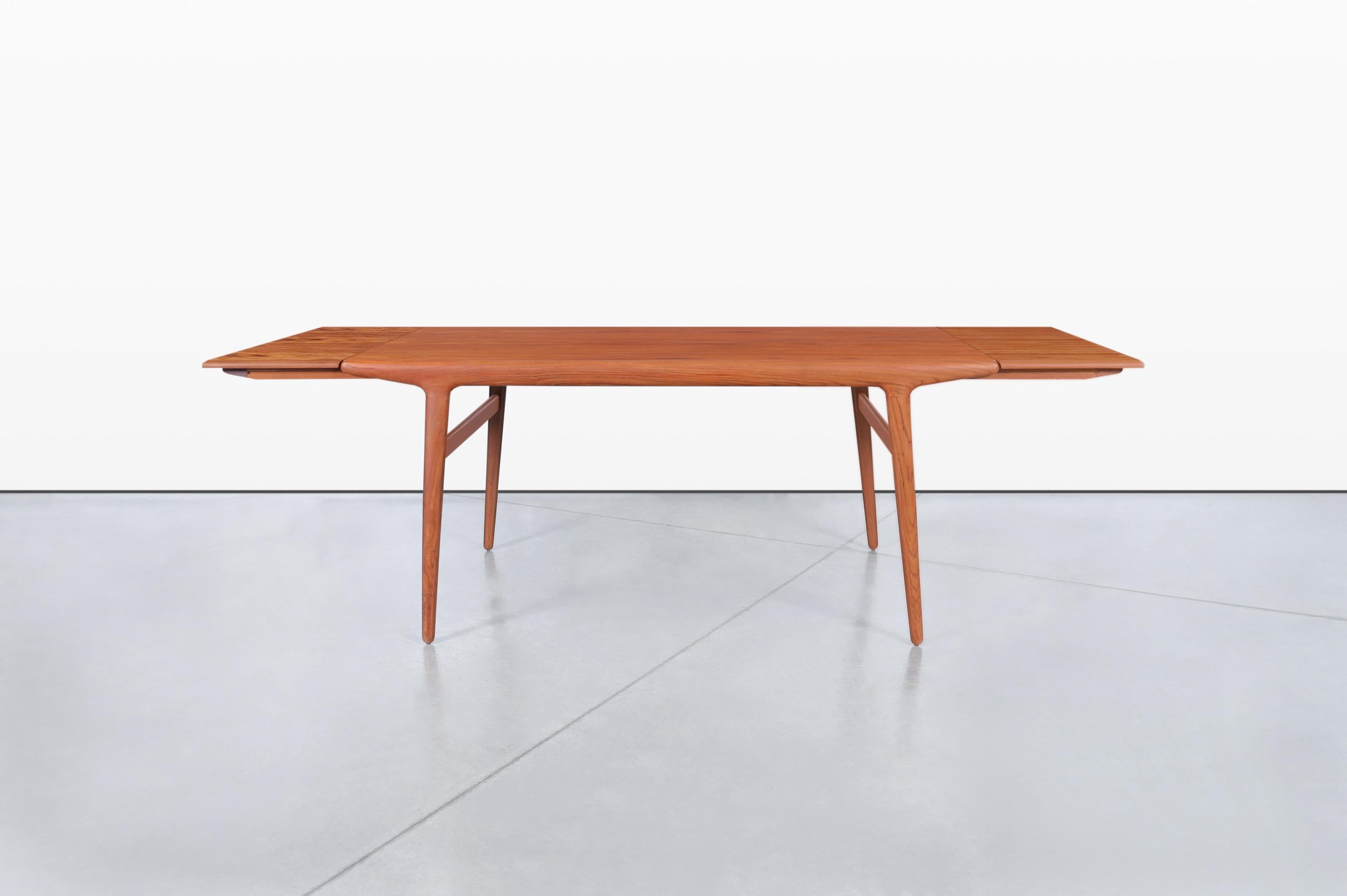 Tavolo da pranzo moderno danese espandibile in teak di Niels Otto Moller in vendita 1