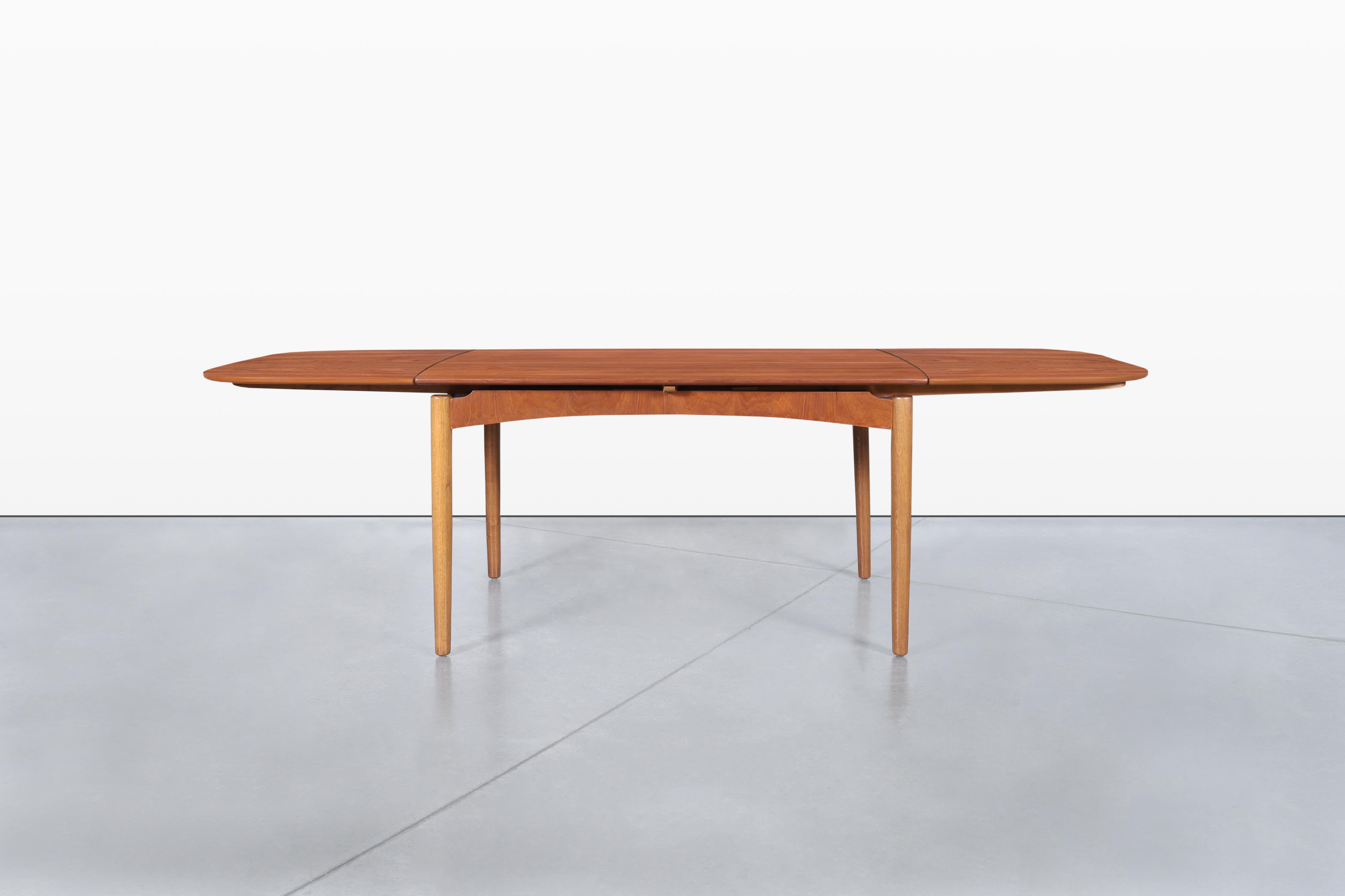 Mid-Century Modern Table de salle à manger extensible moderne danoise en teck en vente