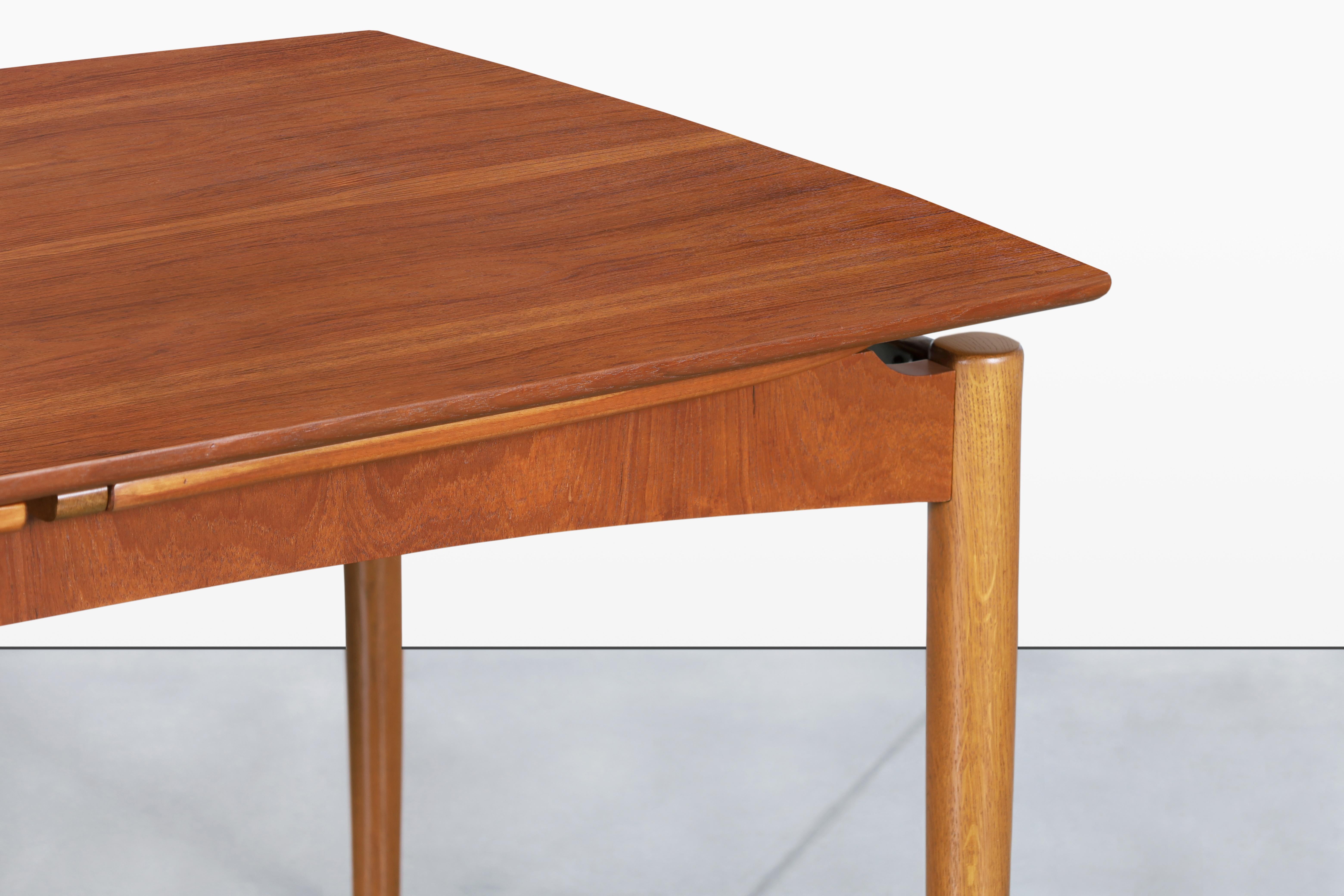 Milieu du XXe siècle Table de salle à manger extensible moderne danoise en teck en vente