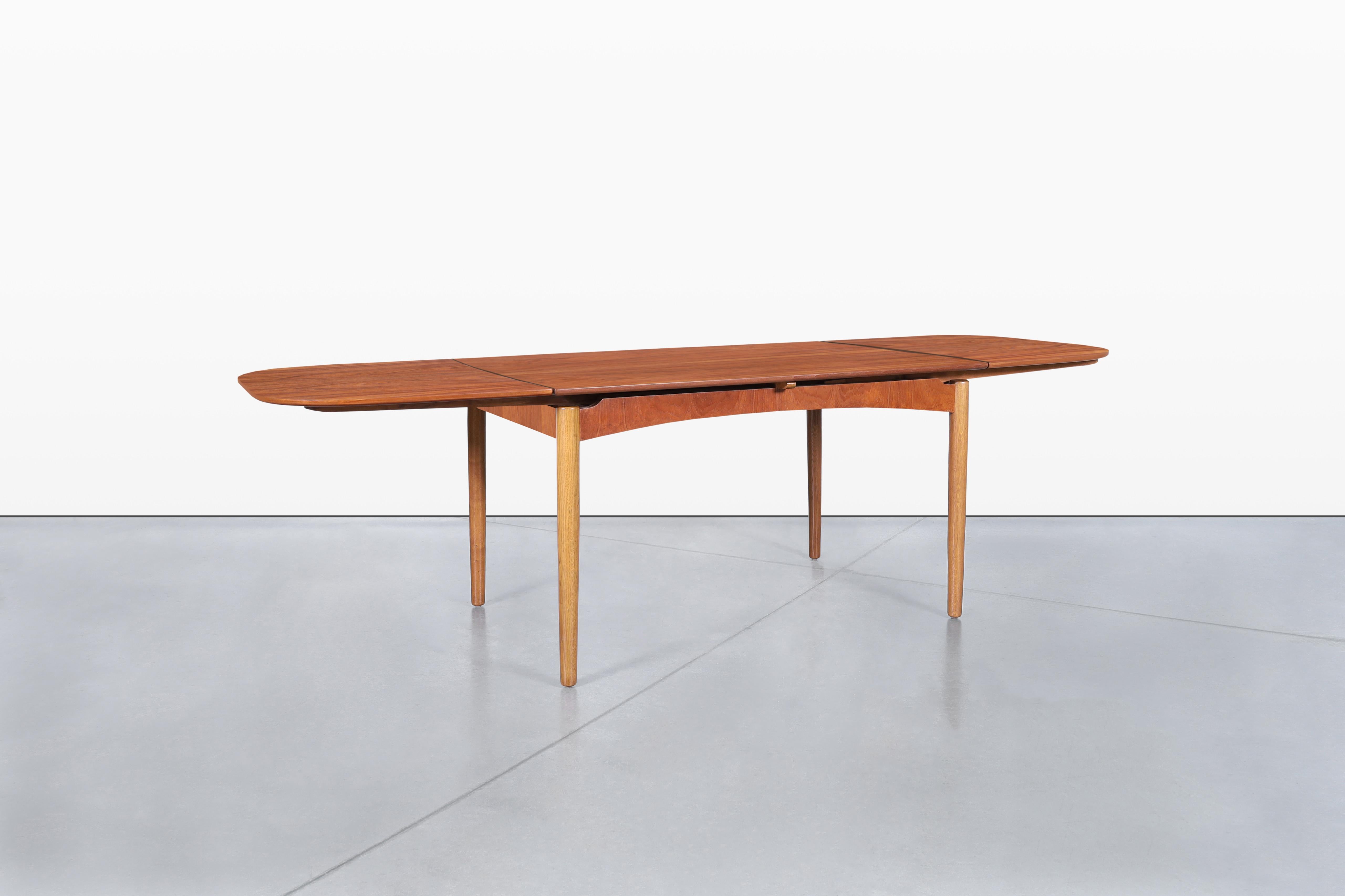 Chêne Table de salle à manger extensible moderne danoise en teck en vente