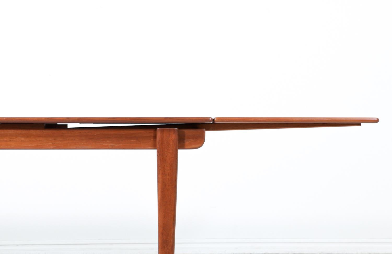 Mid-Century Modern Expertly Restored - Danish Modern Expanding Teak Draw-Leaf Dining Table For Sale