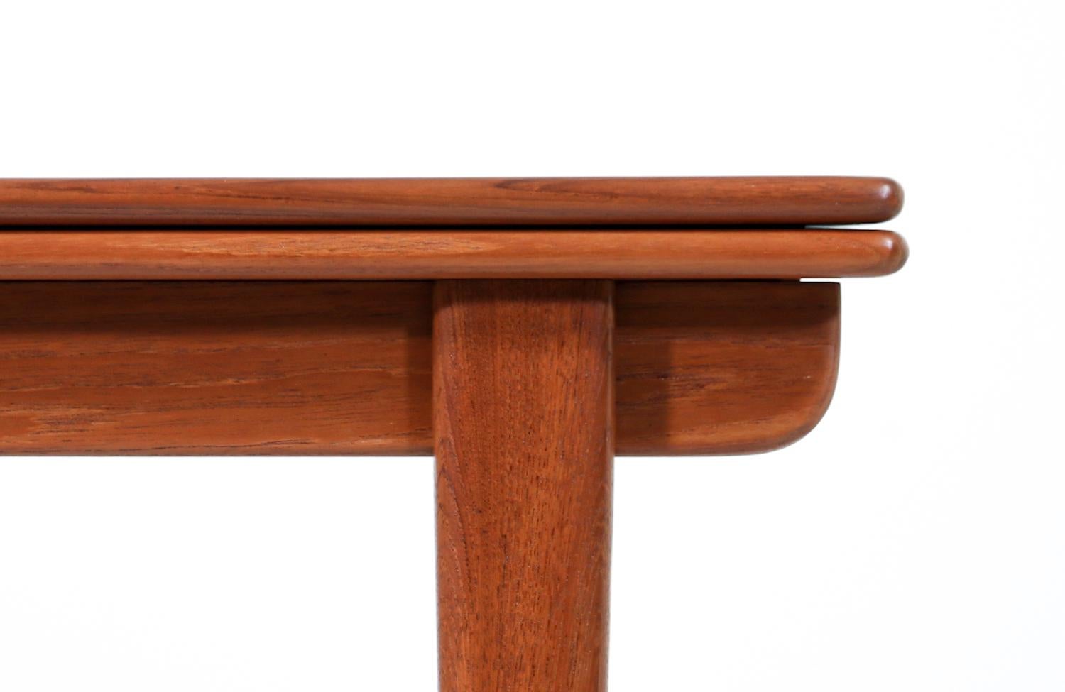 Mid-20th Century Expertly Restored - Danish Modern Expanding Teak Draw-Leaf Dining Table For Sale