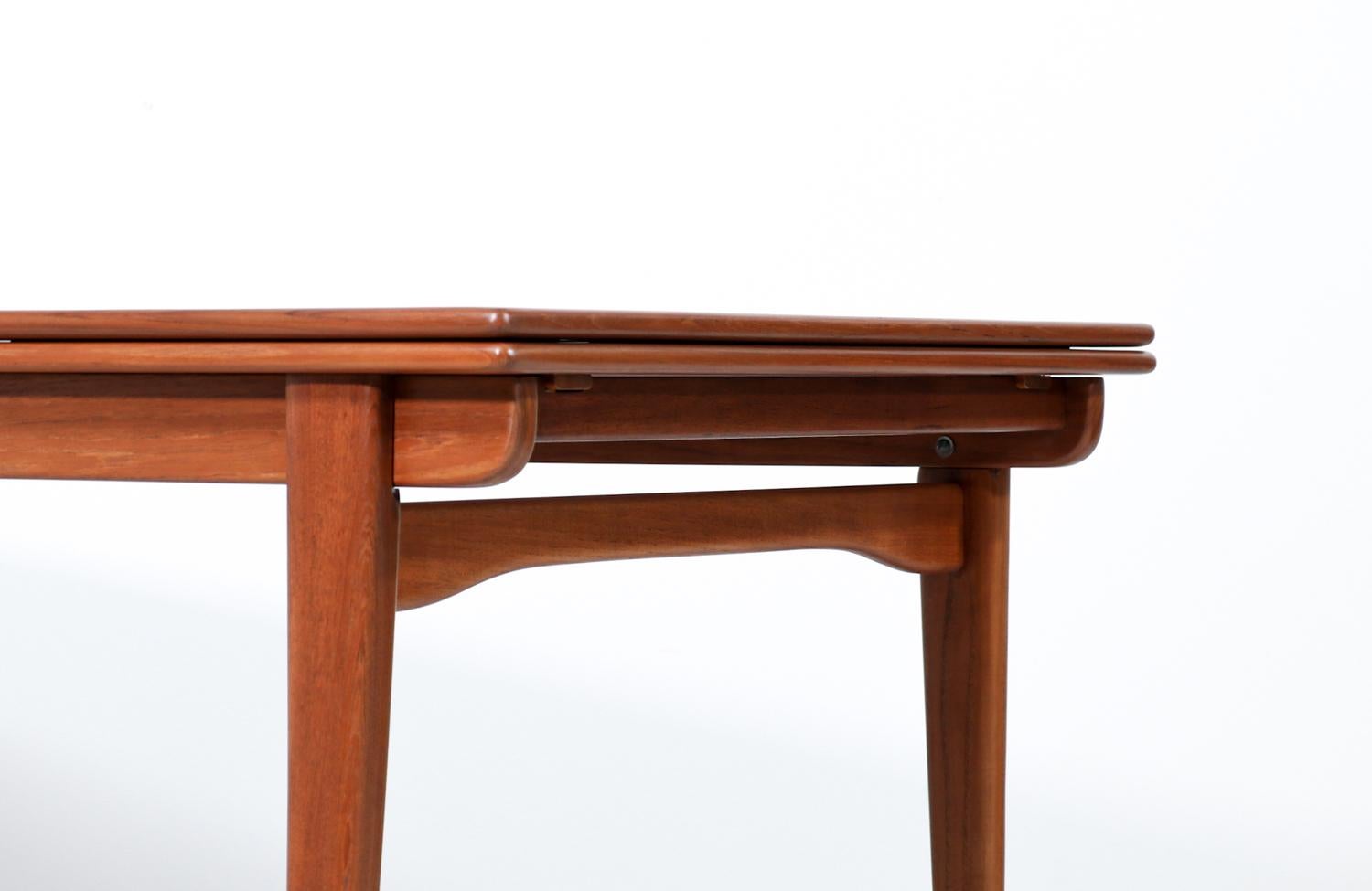 Wood Expertly Restored - Danish Modern Expanding Teak Draw-Leaf Dining Table For Sale