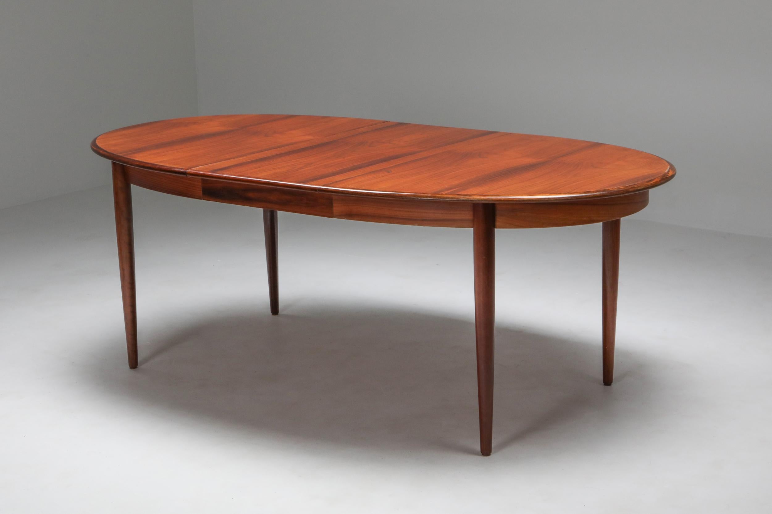 Danish Modern Extendable Dining Table by Møller In Excellent Condition In Antwerp, BE