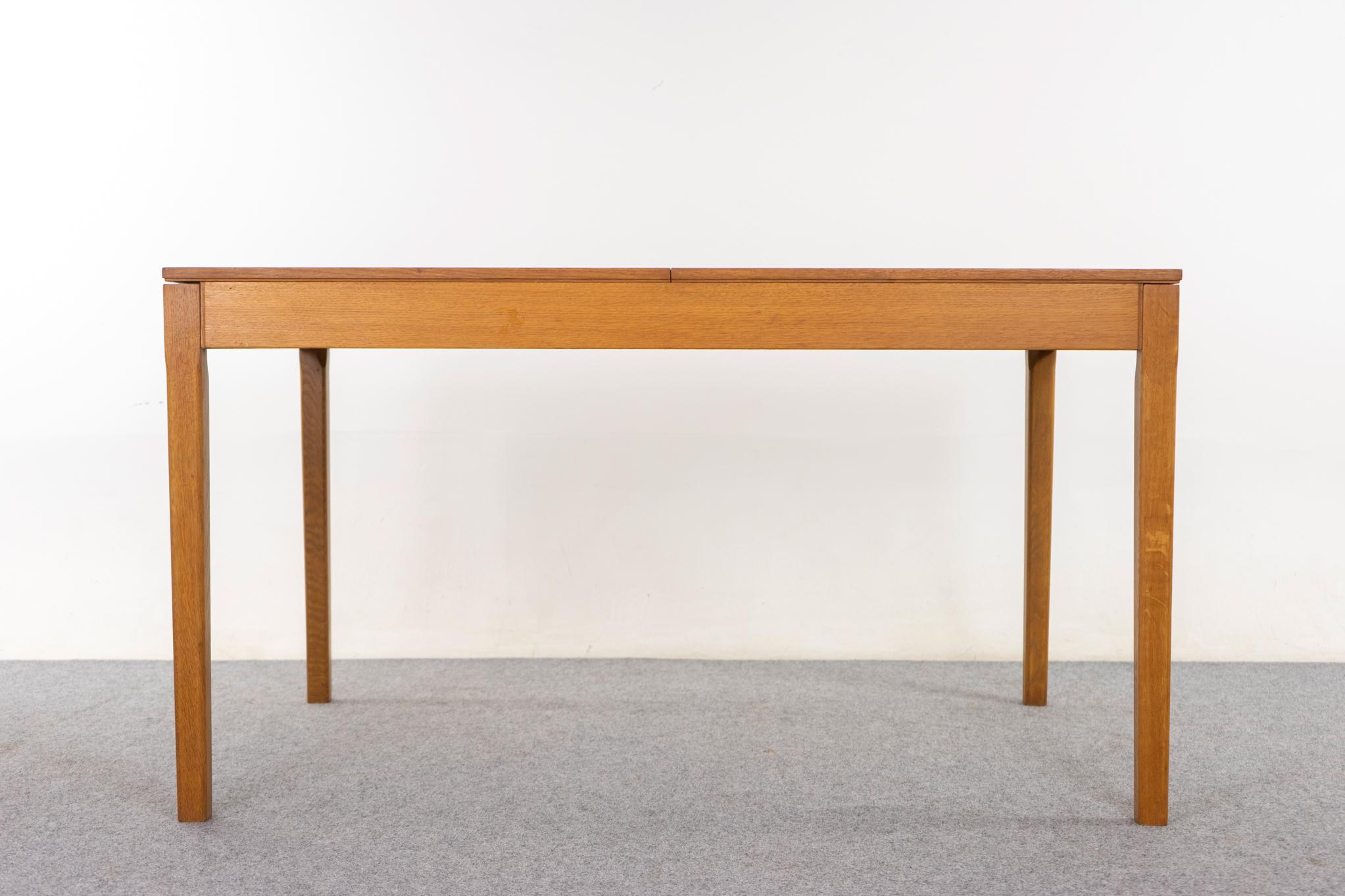 Tavolo da pranzo danese moderno allungabile in Oak in vendita 3