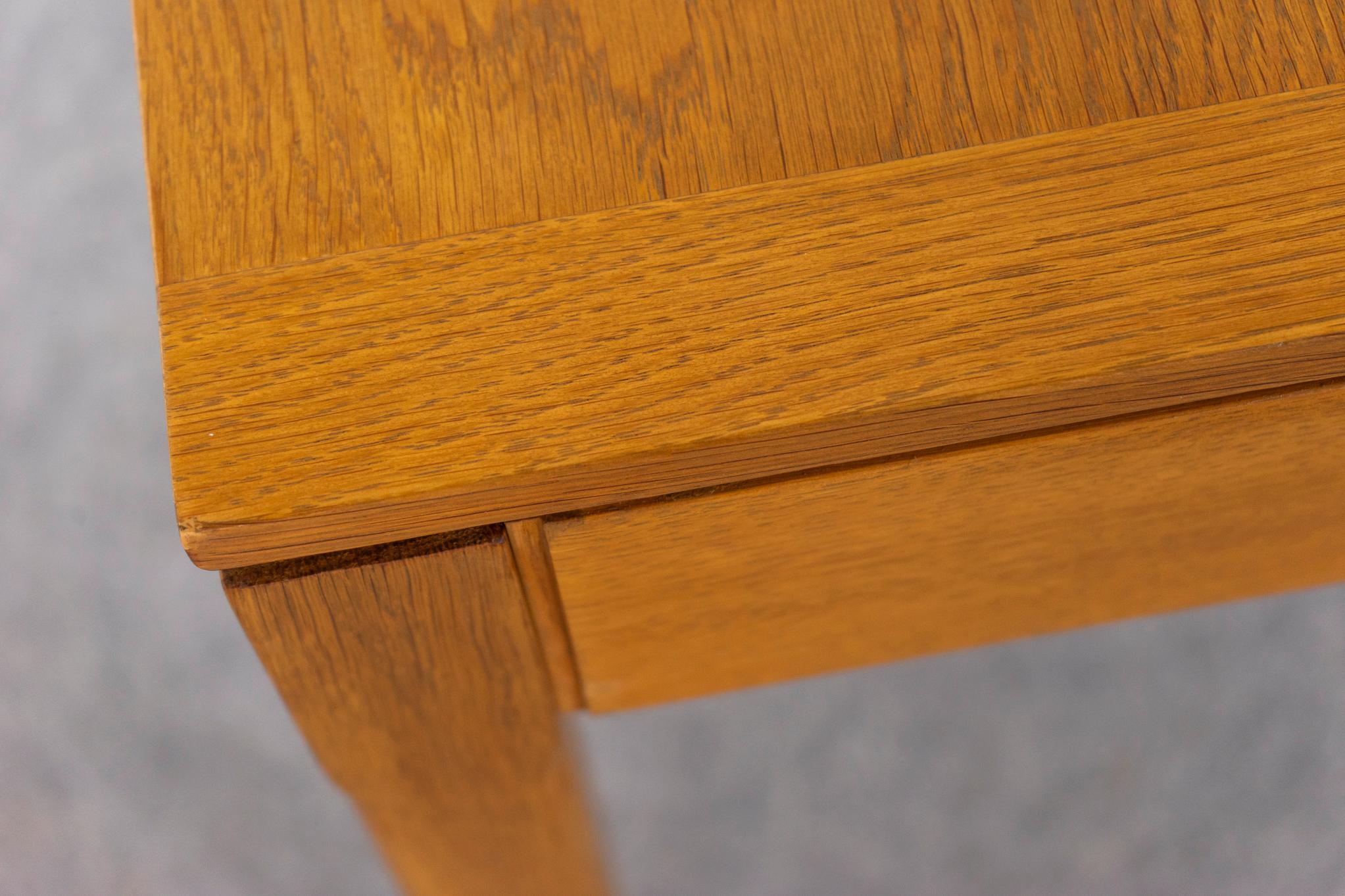 Scandinavo moderno Tavolo da pranzo danese moderno allungabile in Oak in vendita