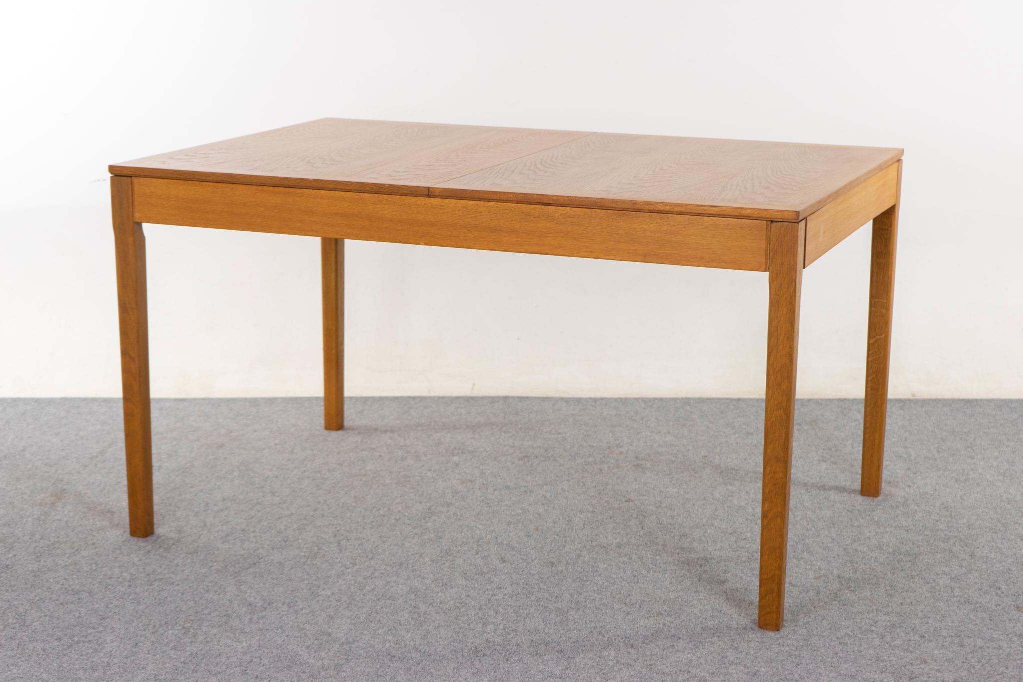 Tavolo da pranzo danese moderno allungabile in Oak in vendita 1