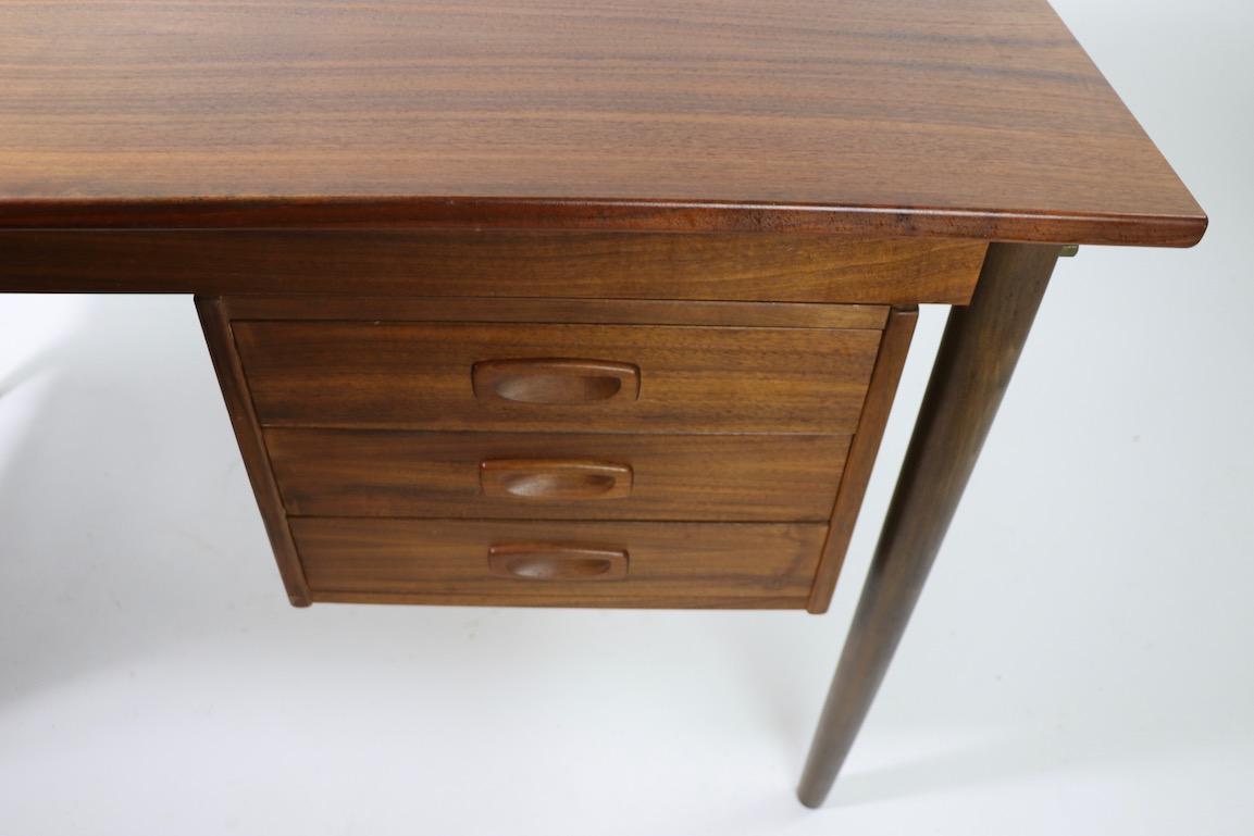 Danish Modern Extension Slide Top Desk In Good Condition In New York, NY