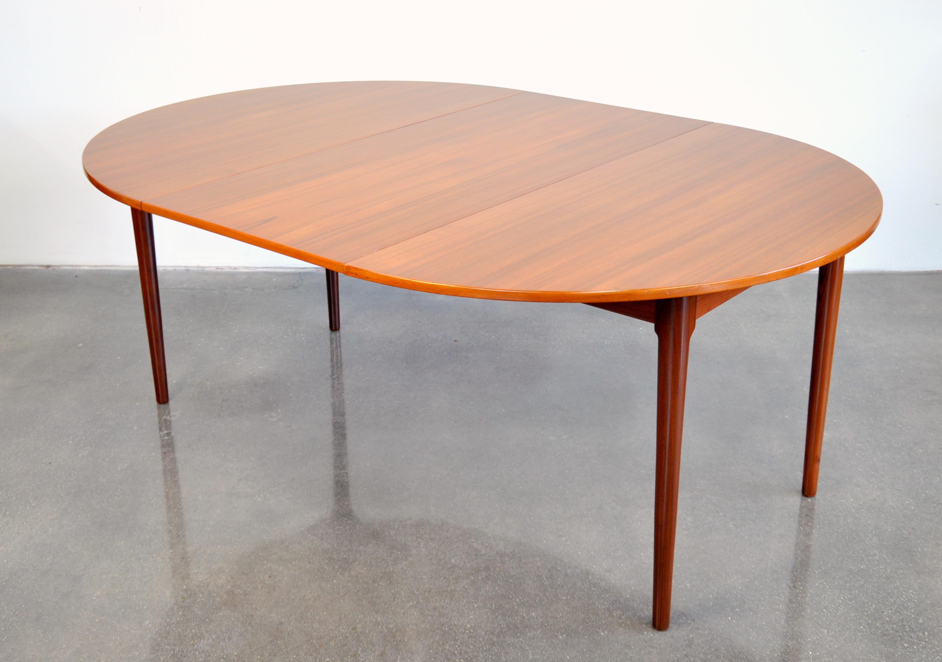 Danish Modern Falster Teak Expandable Dining Table In Good Condition In Miami, FL