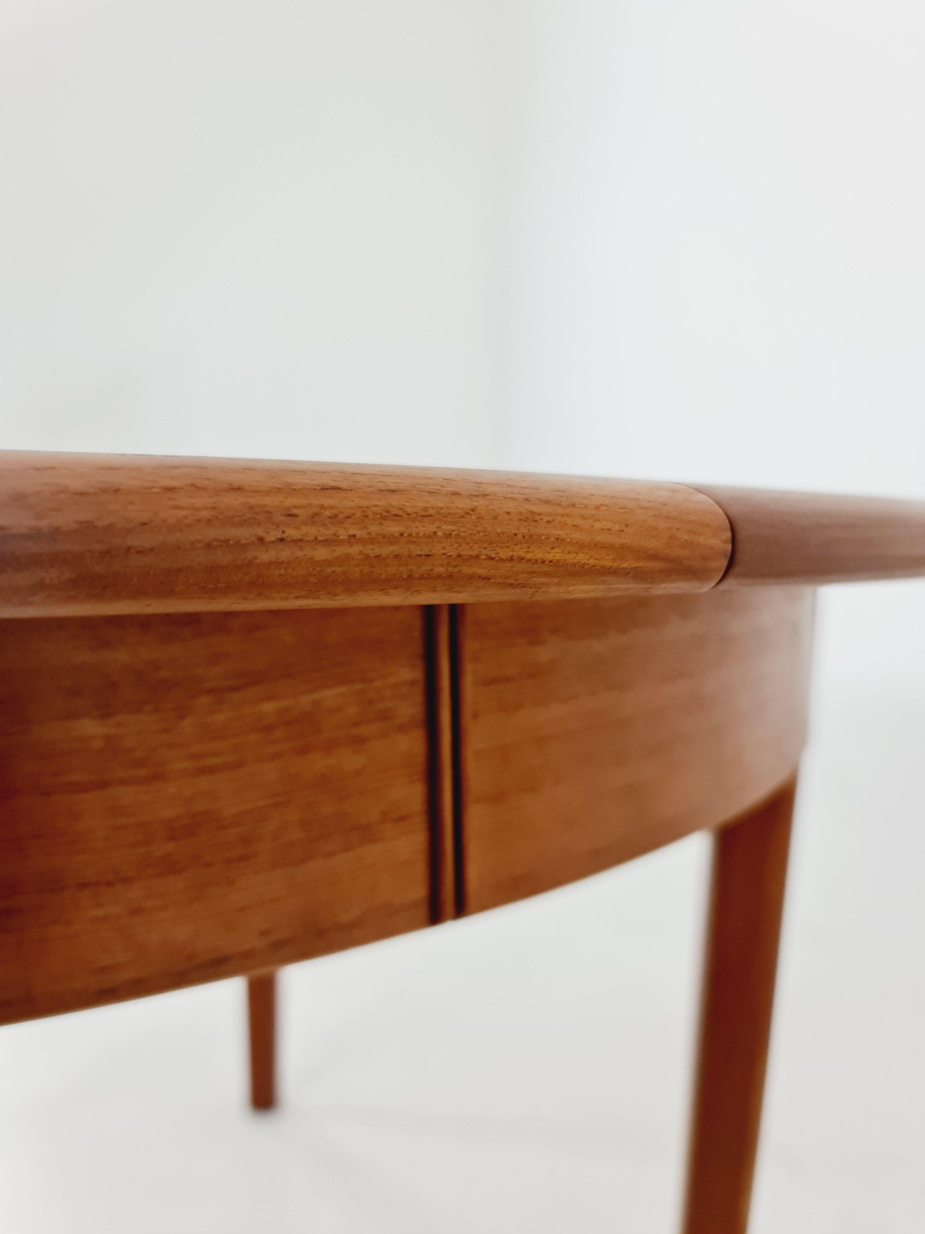 Milieu du XXe siècle Table de salle à manger moderne danoise extensible en teck Falster en vente