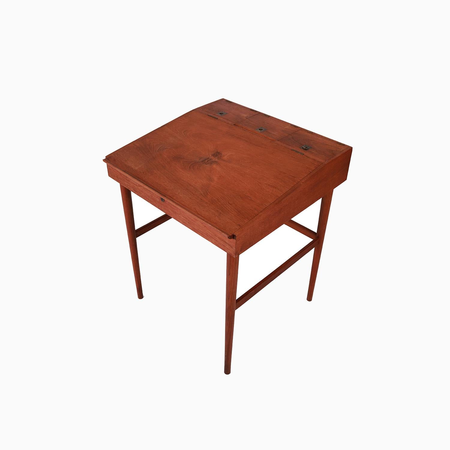 Danish Modern Finn Juhl NV40 Writing Desk For Sale 2