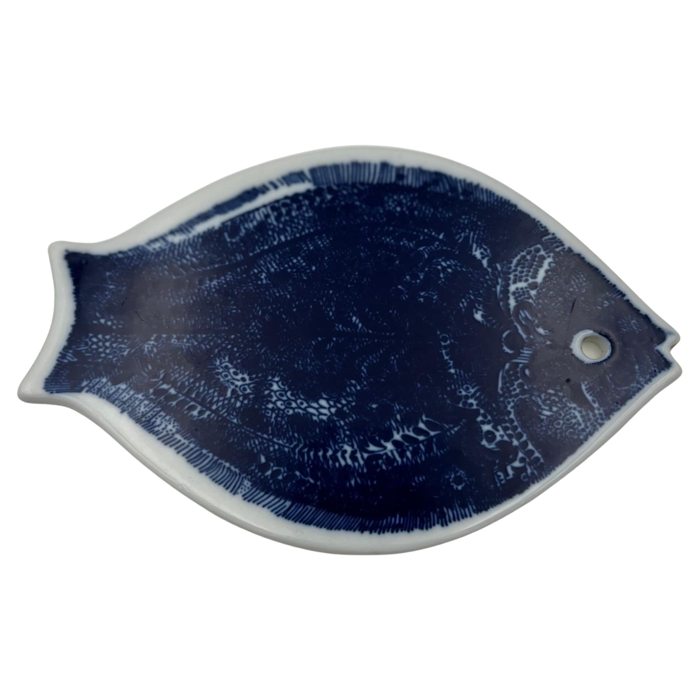 Beautiful elegant Fish Hot plate circa 1950's, made in Norway handpainted in great condition with no chips or cracks.