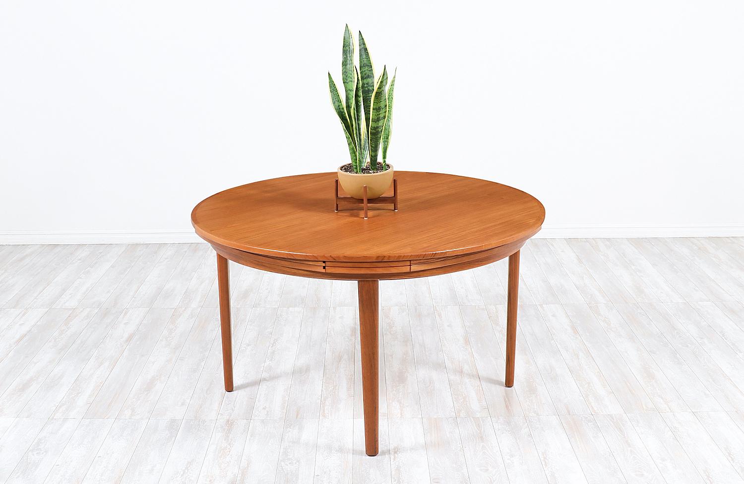 Danish modern “Flip-Flap” expanding teak dining table by Dyrlund 

Dimensions
28.75in H x 50.75in - 71in W 
Expands up to 71in.