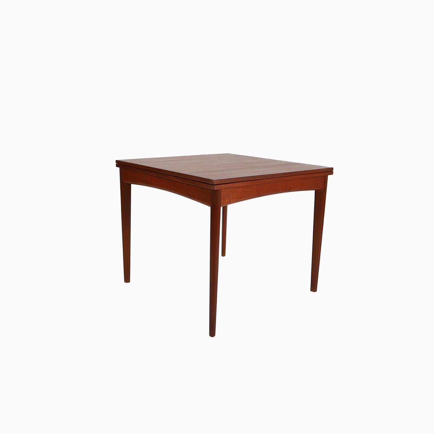 Danish Modern flip top Game Table by Borge Mogensen For Sale 4
