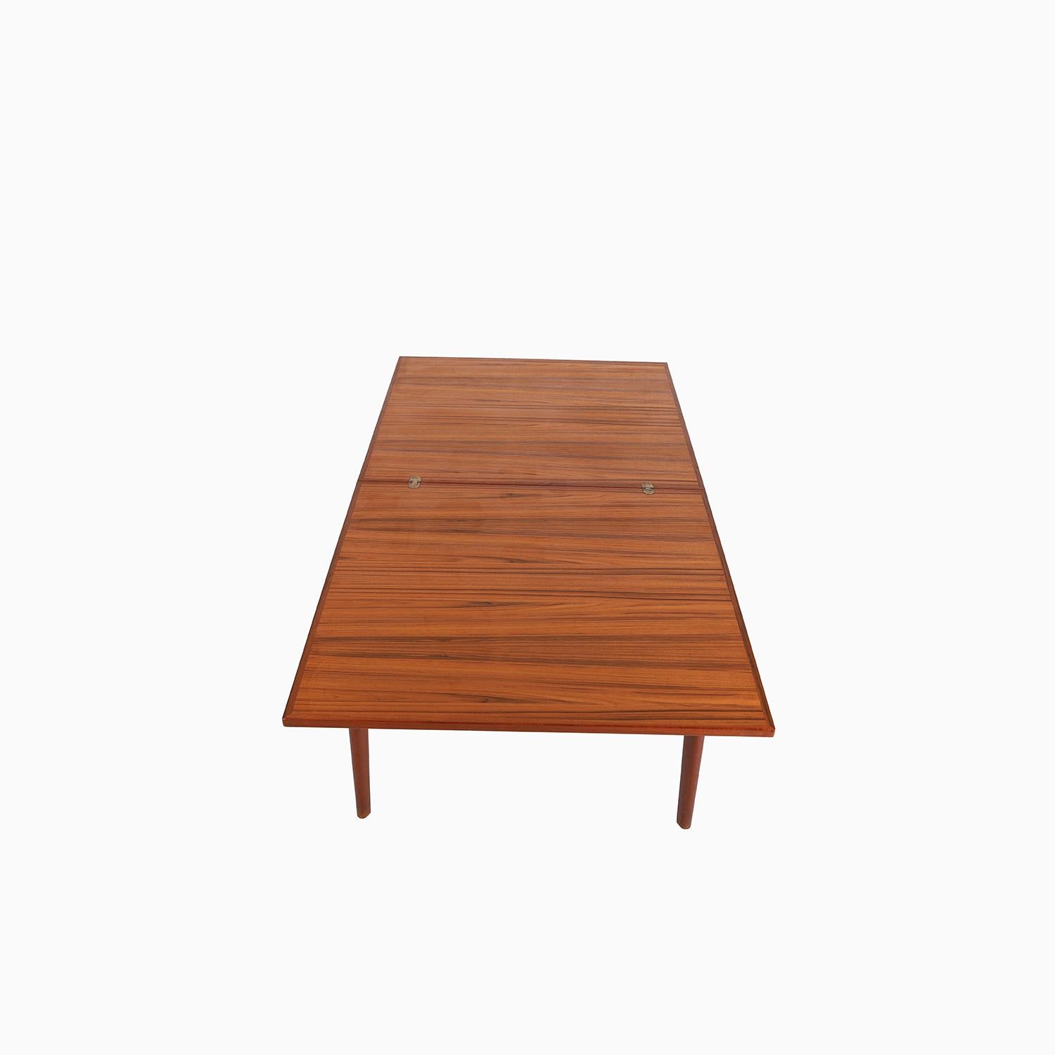Danish Modern flip top Game Table by Borge Mogensen In Excellent Condition For Sale In Minneapolis, MN