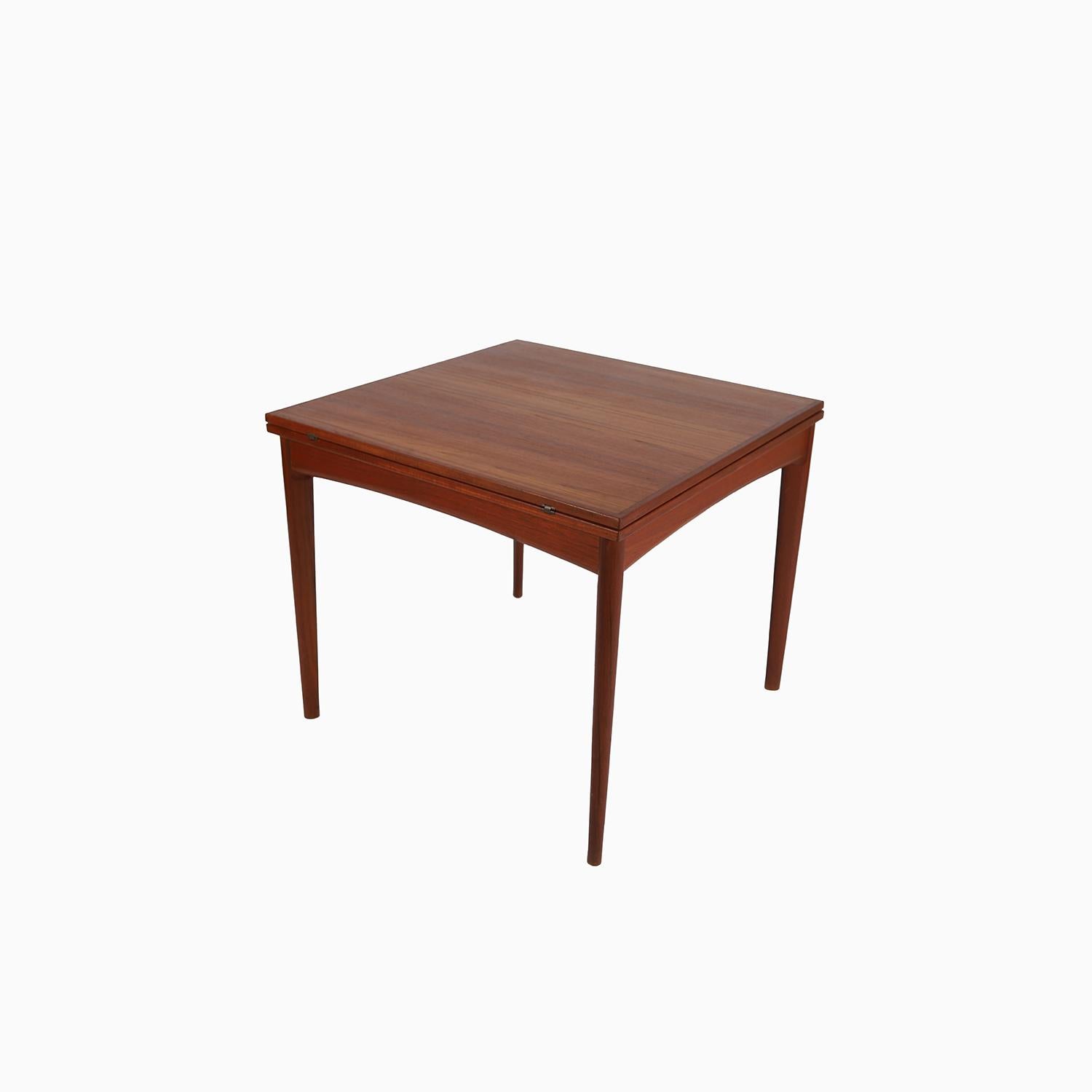Danish Modern flip top Game Table by Borge Mogensen For Sale 2