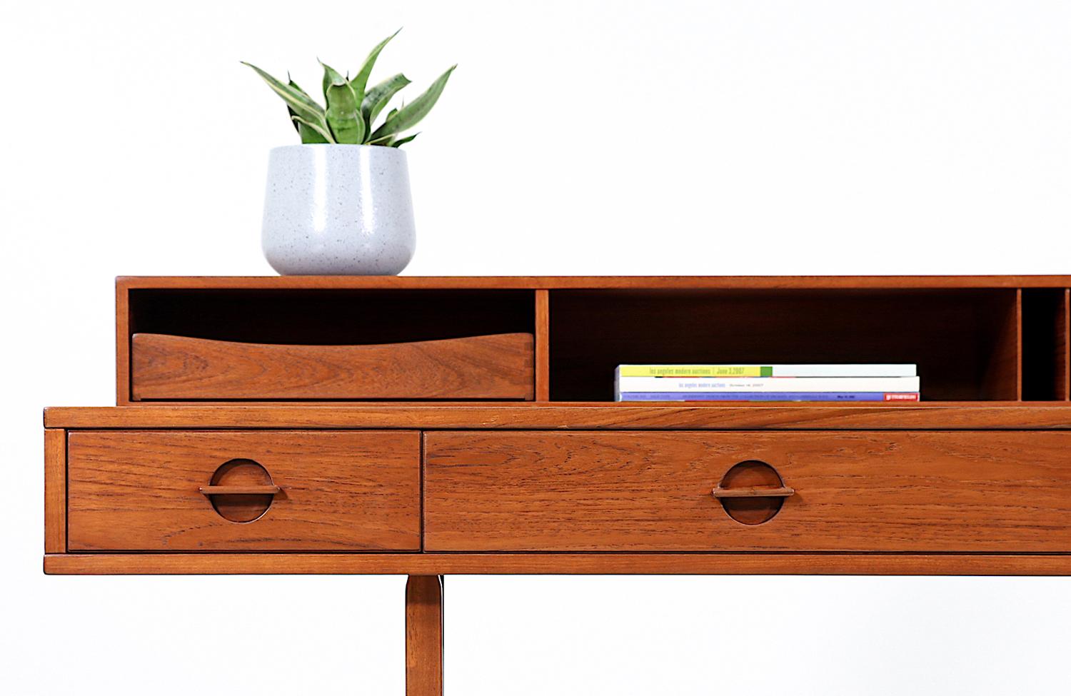 Danish Modern Flip-Top Partners Teak Desk by Peter Løvig Nielsen For Sale 1