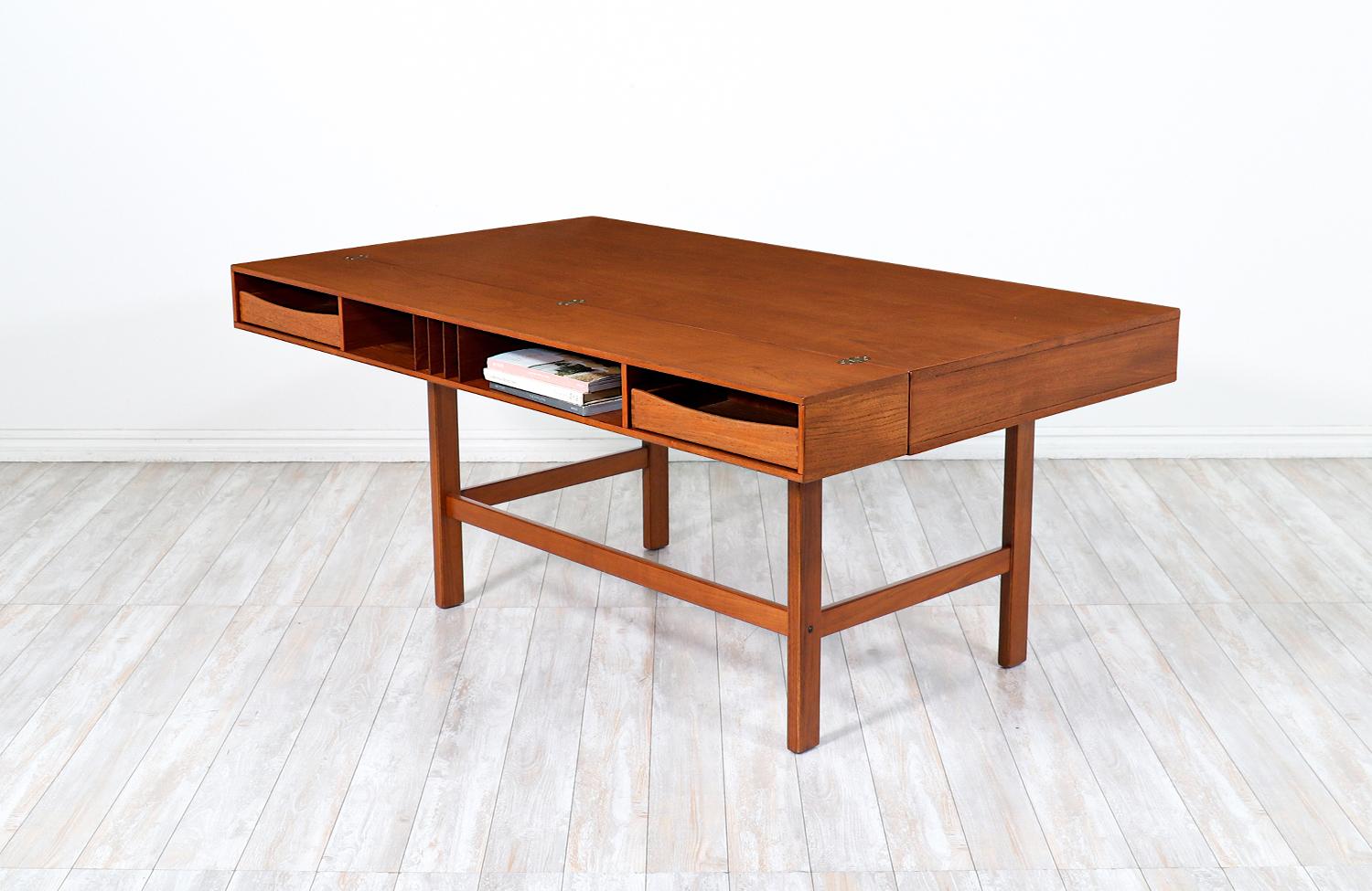 Expertly Restored - Danish Modern Flip-Top Partners Desk by Peter Lovig In Excellent Condition For Sale In Los Angeles, CA