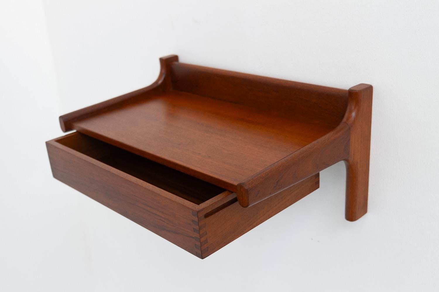 Danish Modern Floating Console in Teak by Kai Kristiansen, 1960s. 14