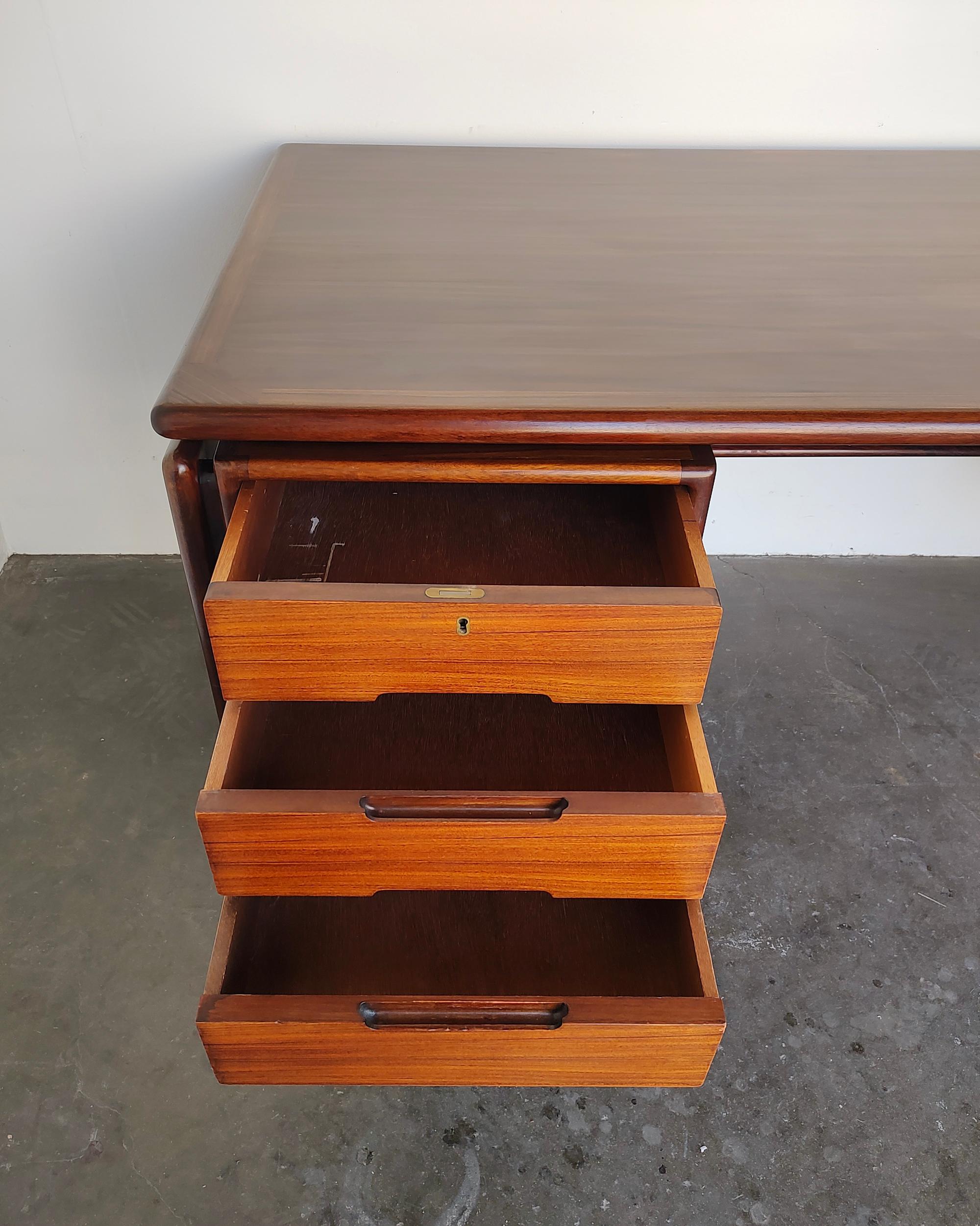 20th Century Danish Modern Floating Rosewood Desk by Dyrlund 1970s For Sale