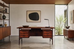 Scrivania moderna danese con piano flottante in palissandro Modern 75 di Gunni Omann