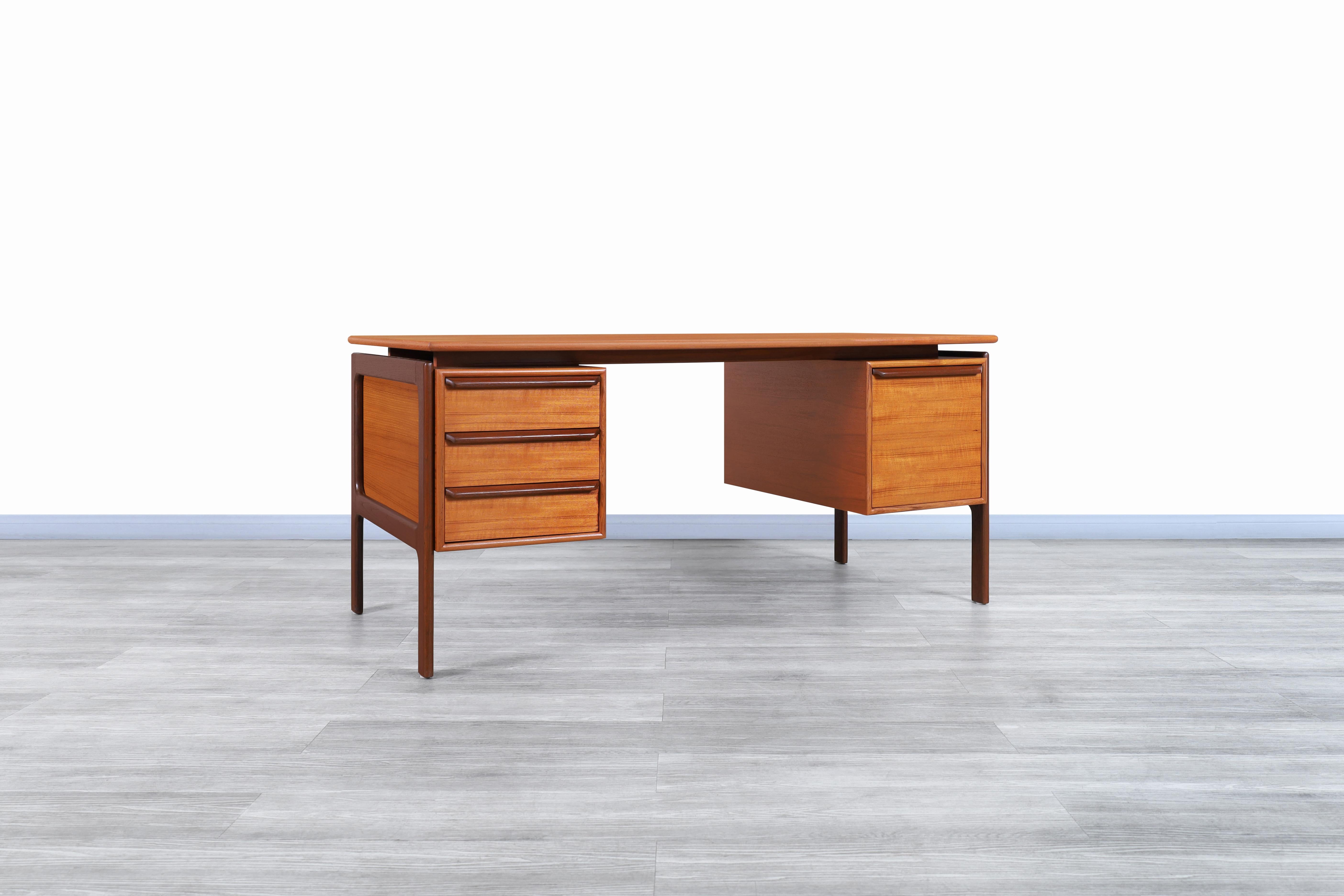 danish floating desk