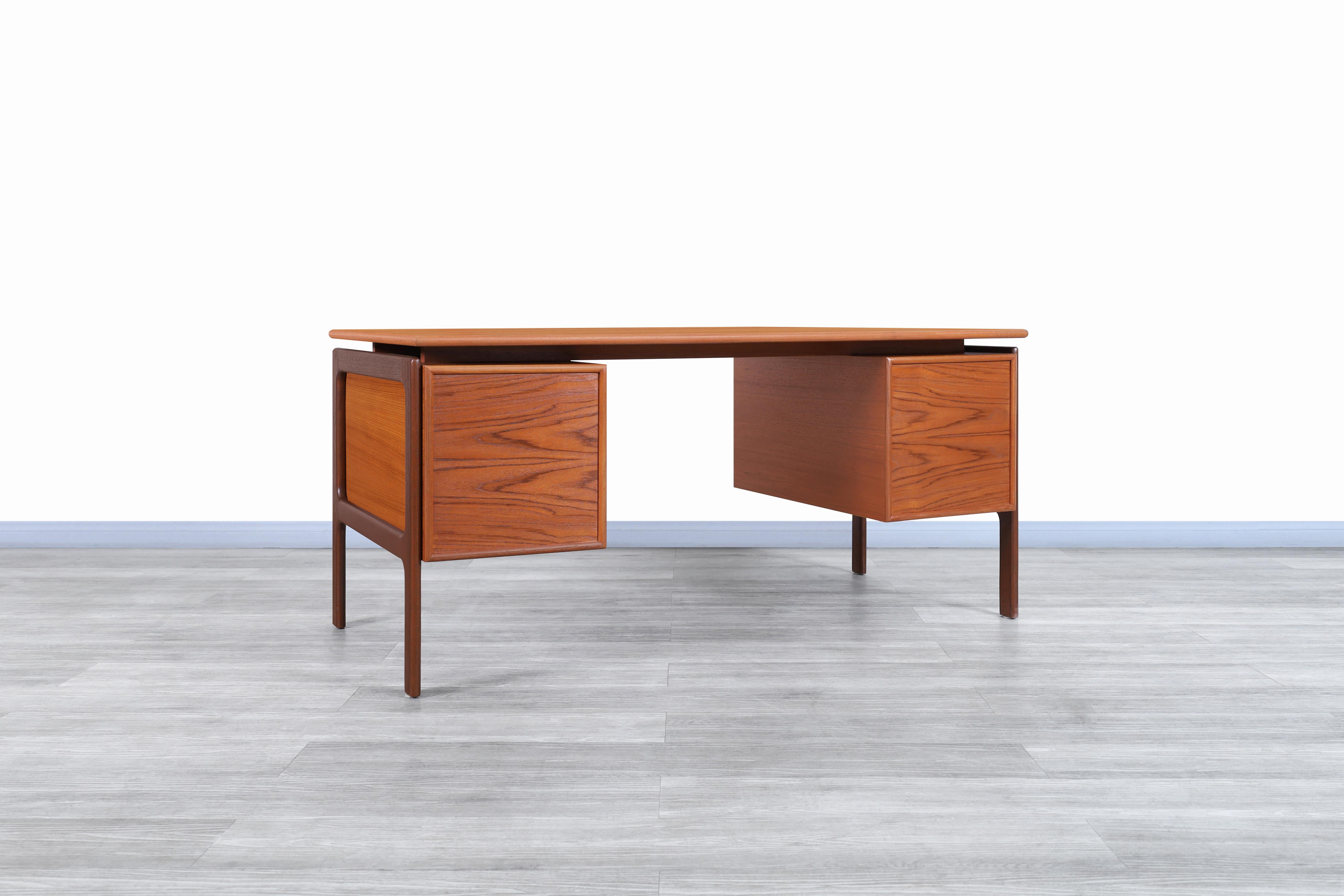 Danish Modern Floating Top Teak Desk by G.V. Møbler In Excellent Condition In North Hollywood, CA