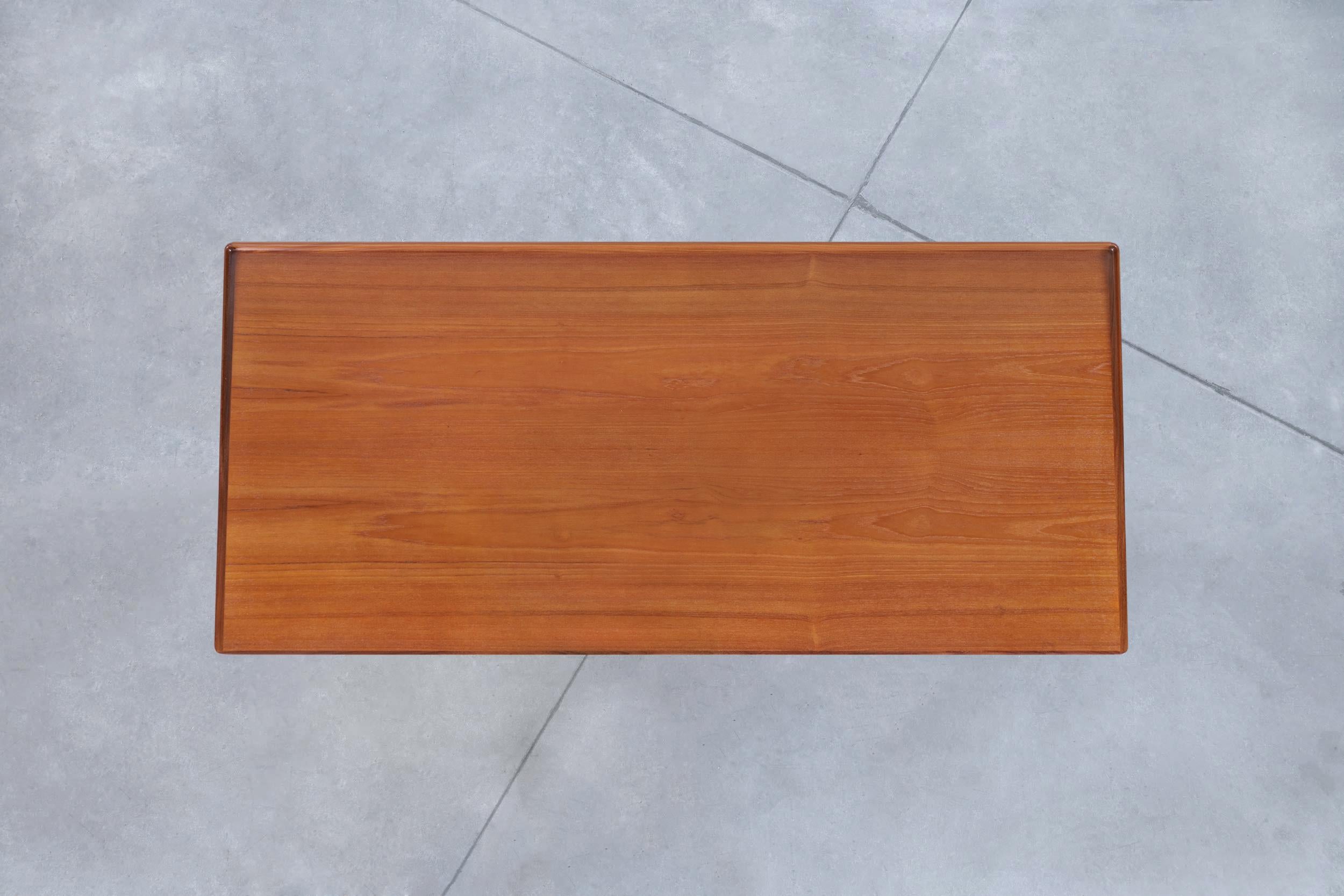 Scrivania moderna danese con piano flottante in teak di Peter Løvig Nielsen in vendita 5