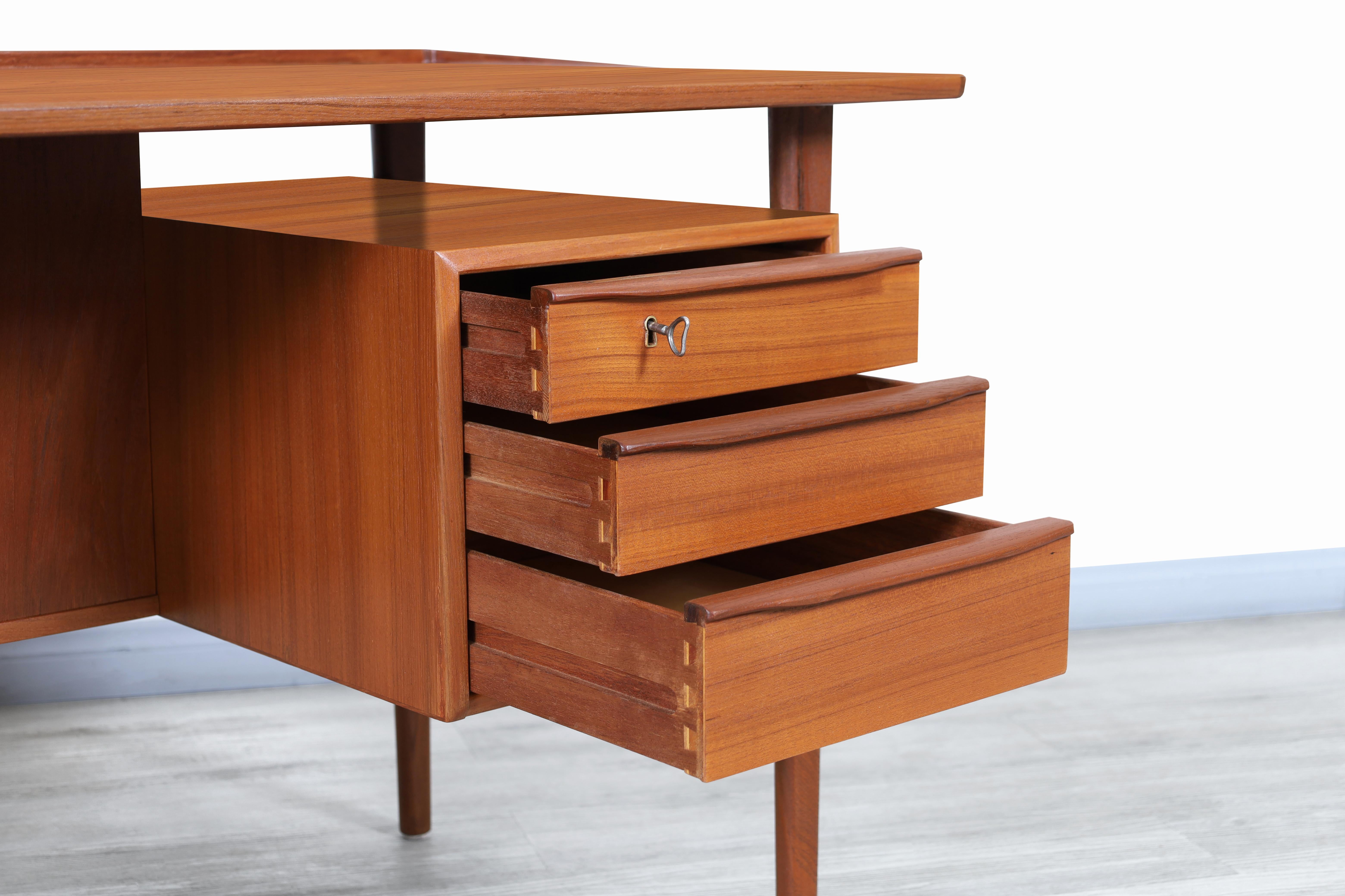 Danish Modern Floating Top Teak Desk by Peter Løvig Nielsen In Excellent Condition In North Hollywood, CA