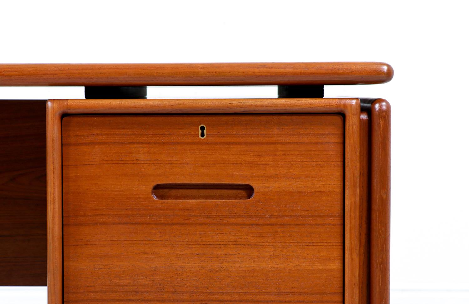 Dänischer moderner schwebender teak-schreibtisch mit bücherregal by Dyrlund 2