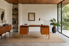 Escritorio ejecutivo de teca de estilo «Danish Modern» con tablero flotante, de G.V. Mobler