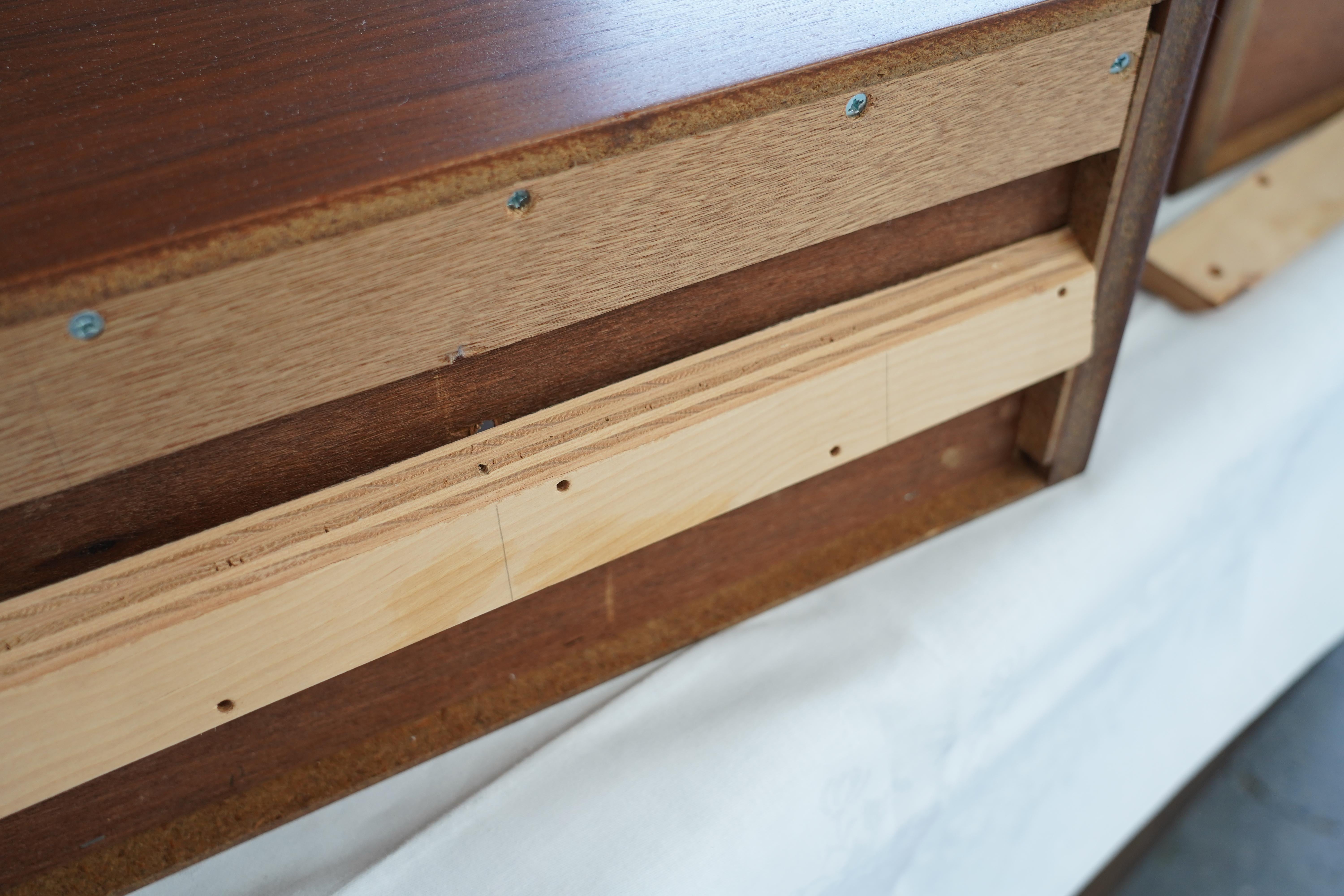 Comodini danesi moderni galleggianti da parete in teak 3