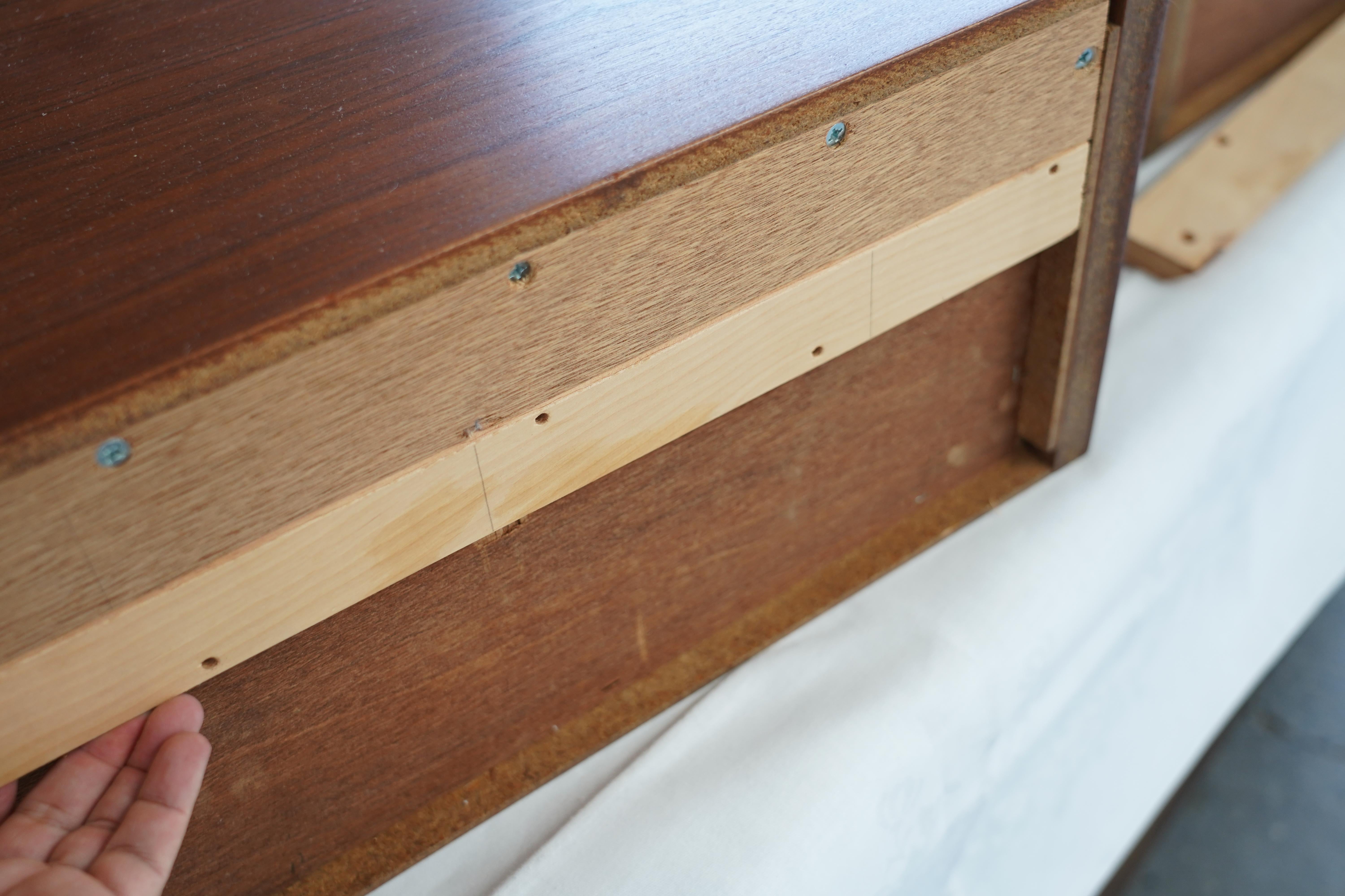 Comodini danesi moderni galleggianti da parete in teak 4