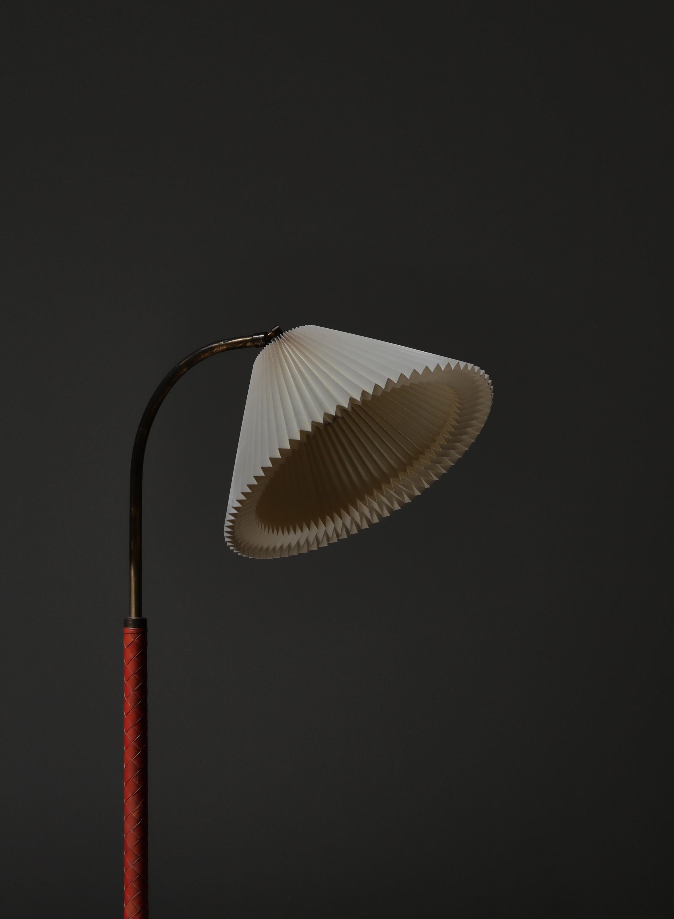 Danish Modern Floor Lamp, Brass & Leather by LYFA, Denmark, 1940s In Fair Condition For Sale In Odense, DK