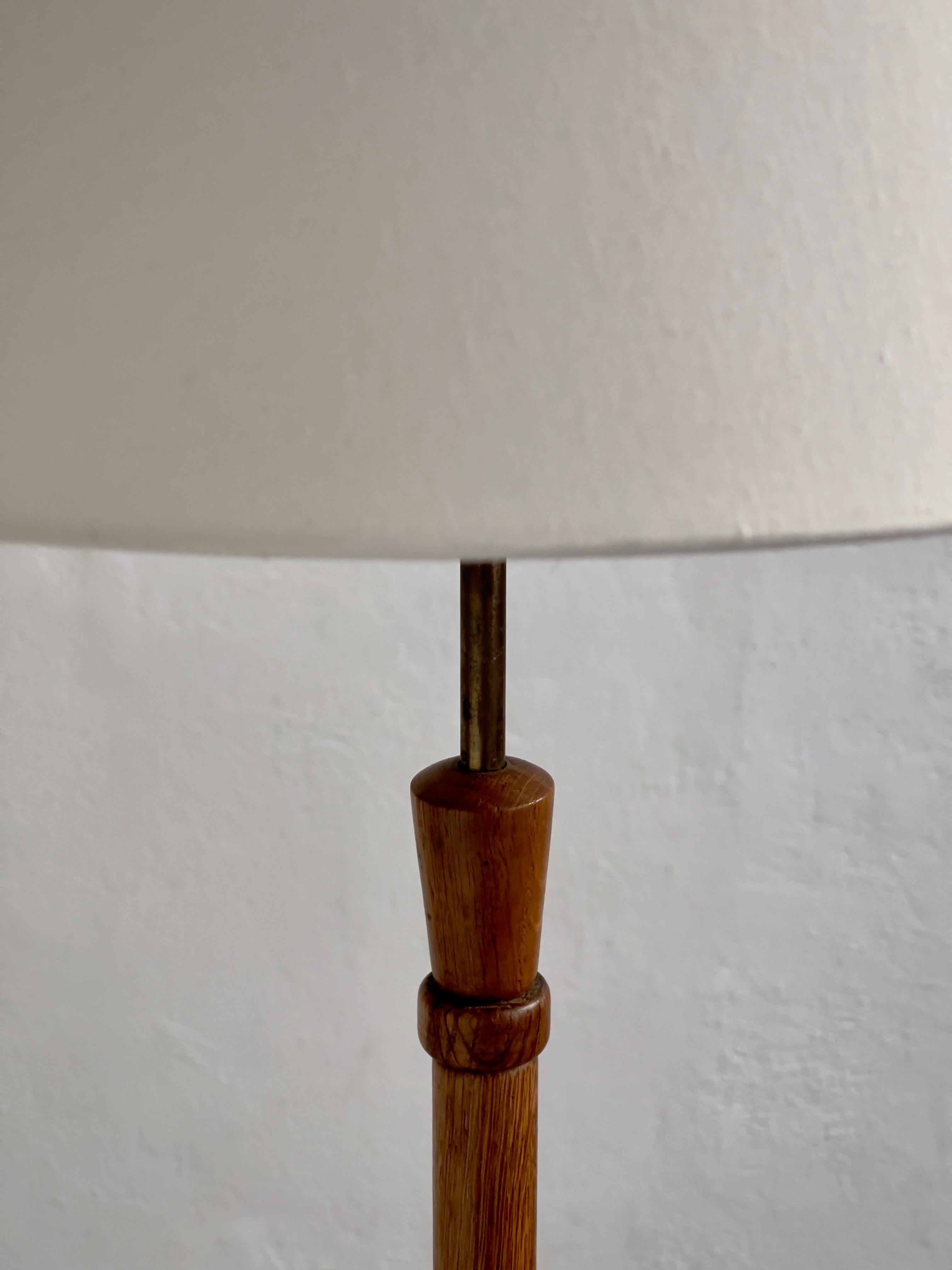This rare Danish midcentury floor lamp from the 1960s stands as a testament to the exquisite craftsmanship and timeless elegance of Scandinavian design during that era. Crafted meticulously from solid oak and brass, its design epitomizes the fusion