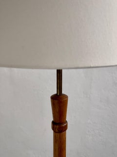 Danish modern floor lamp in patinated hand carved oak and brass, Denmark 1960s